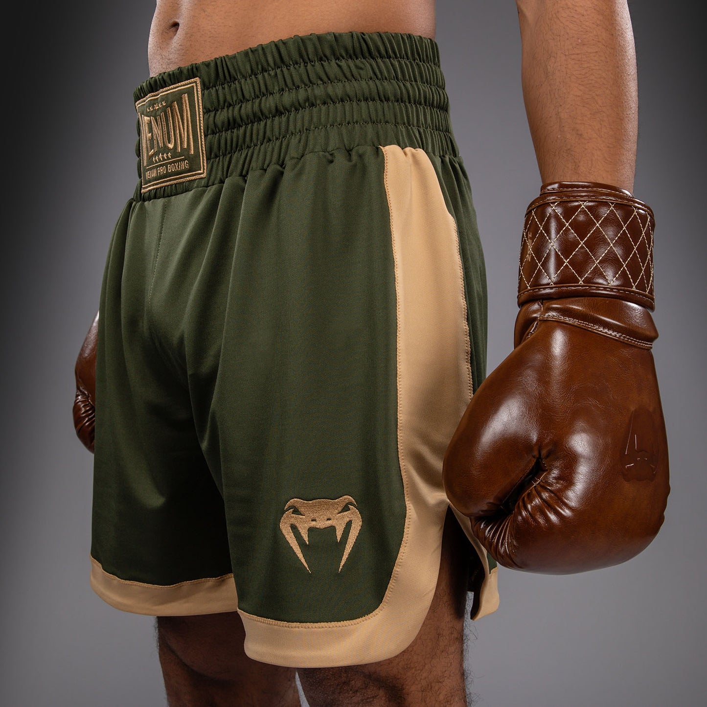 Venum Classic Boksshort - Legergroen/Zand