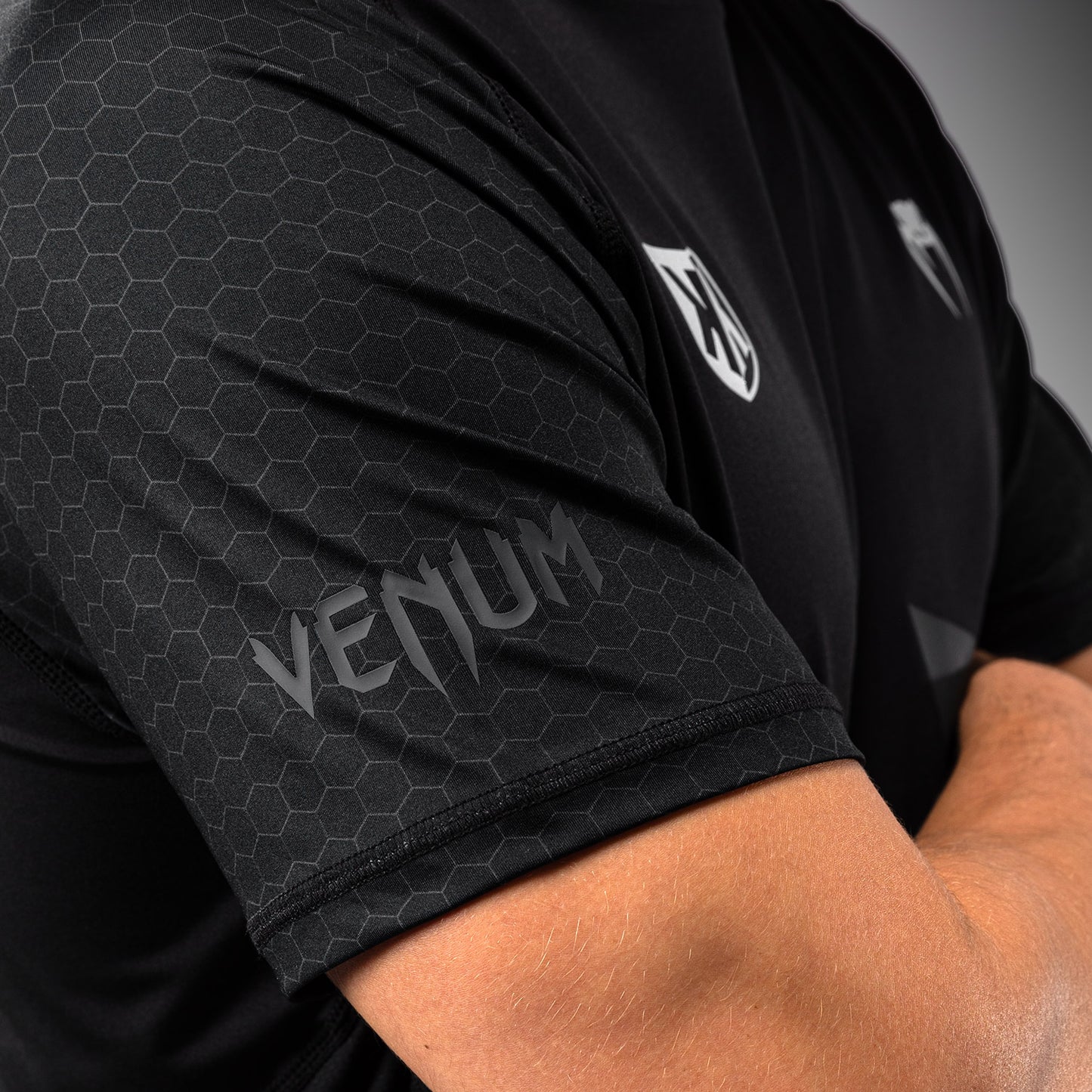 FK x Venum Hexagone MMA T-shirt - Zwart/Goud