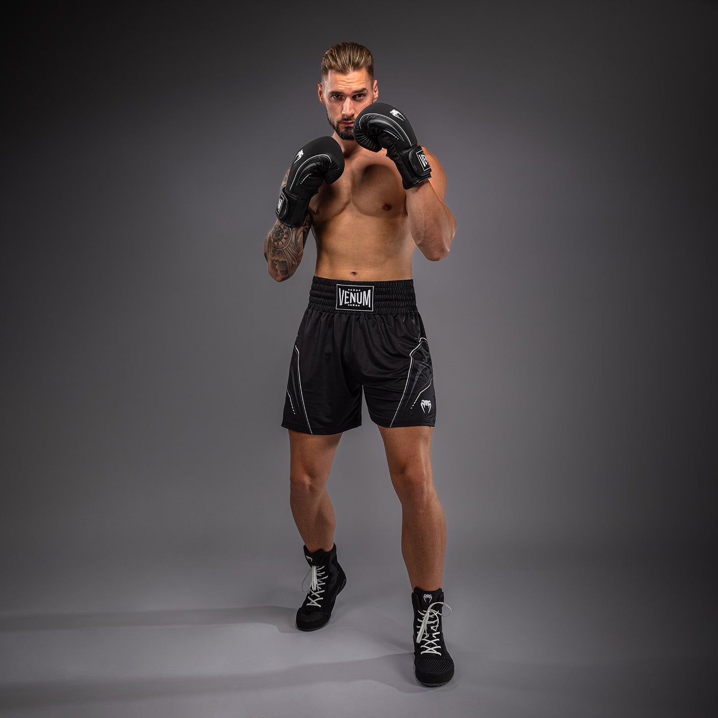 Venum Streamline Boksshort – Zwart/Wit