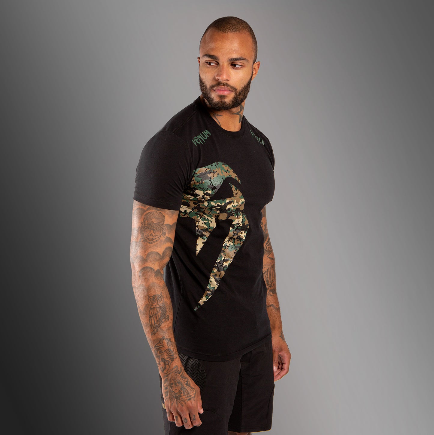Venum Original Giant T-shirt - Zwart / Boscamouflaje
