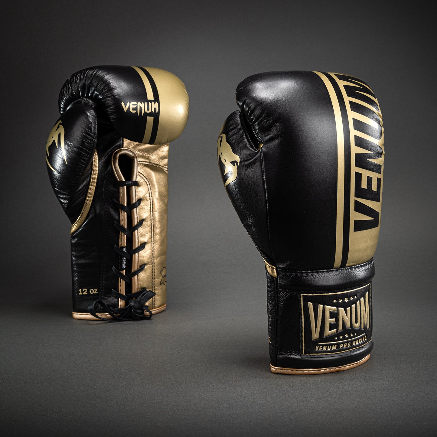 Venum Shield professionele bokshandschoenen met veters - zwart/goud