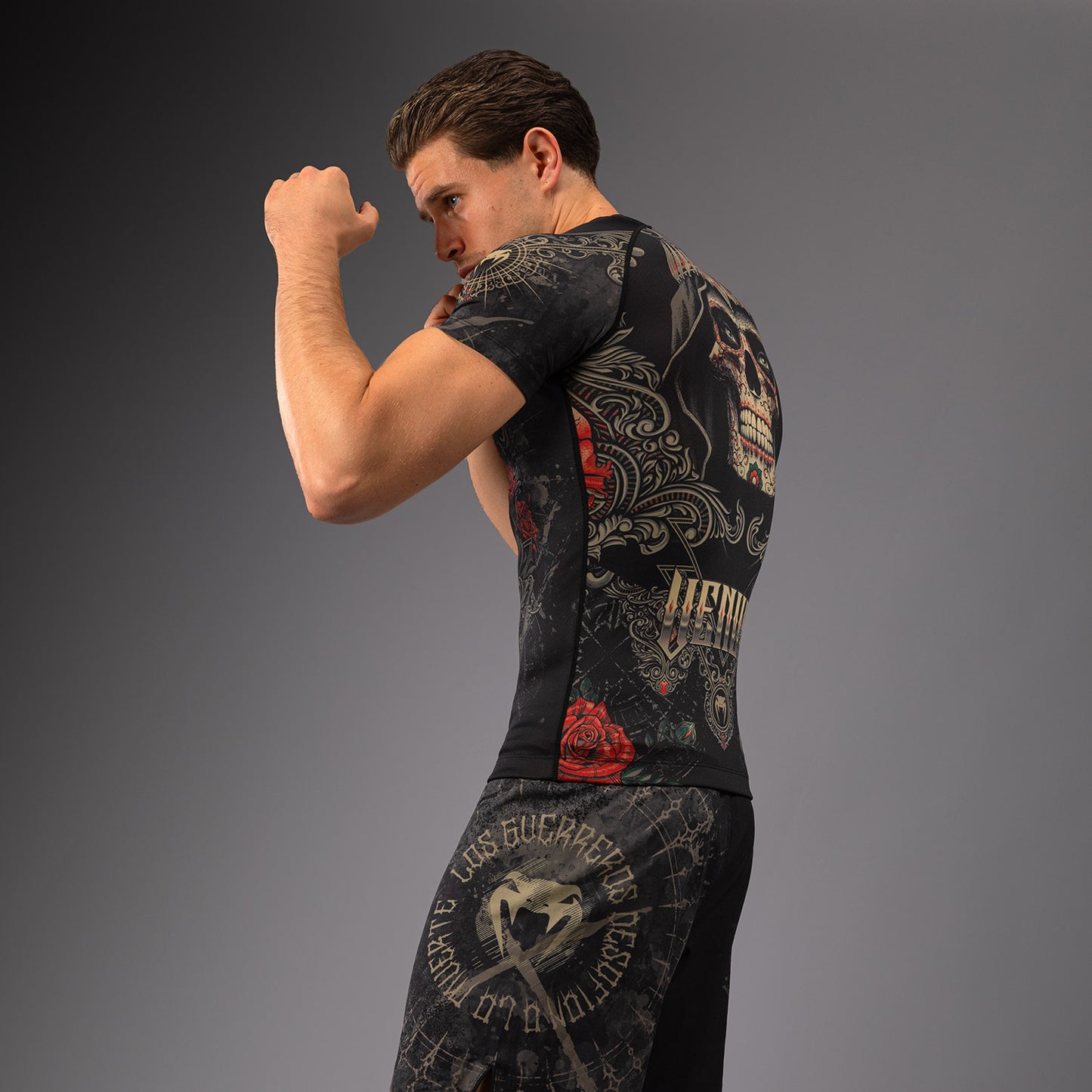Venum Santa Muerte 5.0 Korte Mouwen Rashguard voor Heren - Diep Zwart/Goud