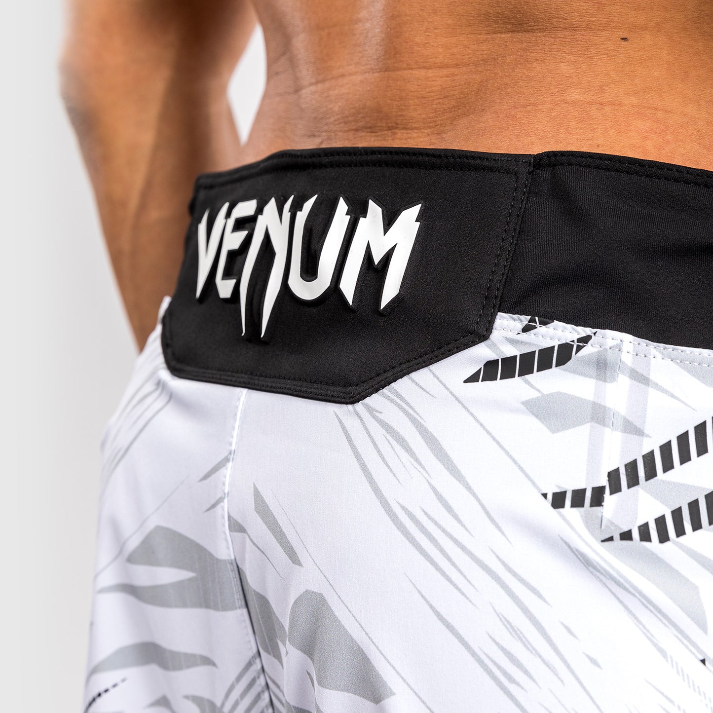 UFC Fusion by Venum Personalized Authentic Fight Night Fight Shorts voor Heren - Kort Fit - Wit