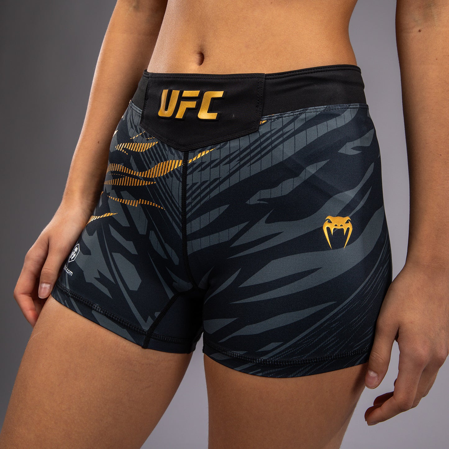 UFC Fusion by Venum Authentic Fight Night Vale Tudo Shorts voor Dames - Kort Fit - Champion