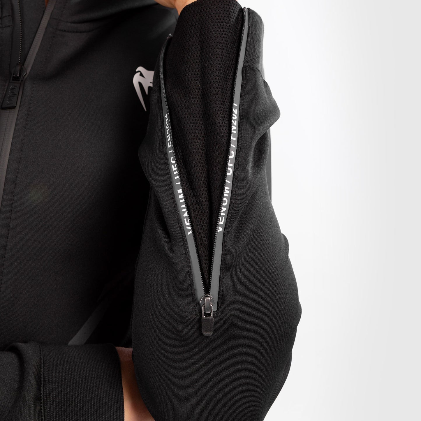 UFC Venum Authentic Fight Night Walkout Hoodie voor dames - Zwart