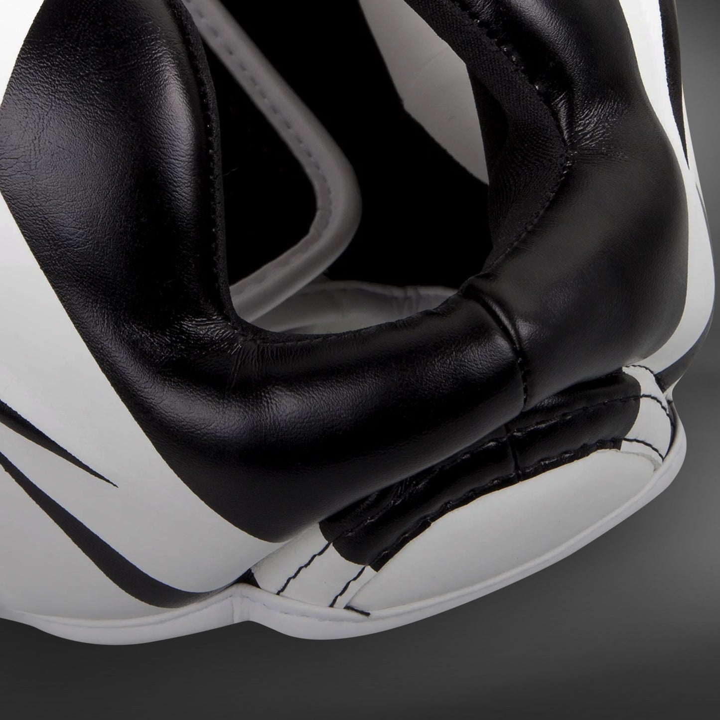 Venum Elite hoofdbeschermer – Wit/Zwart