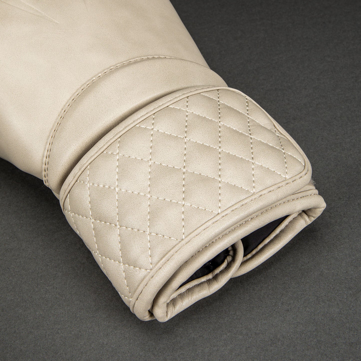 Venum Impact Classic Bokshandschoenen – Ivoor