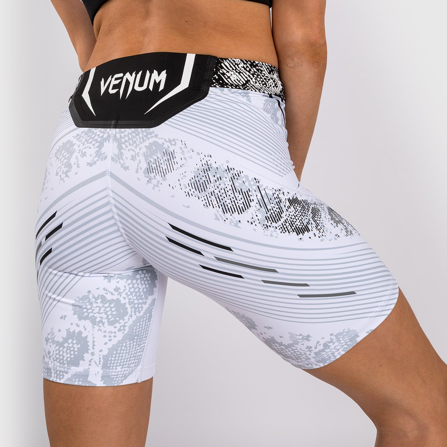 UFC Adrenaline by Venum Authentic Fight Night Dames Vale Tudo Short - Lang Model - Wit