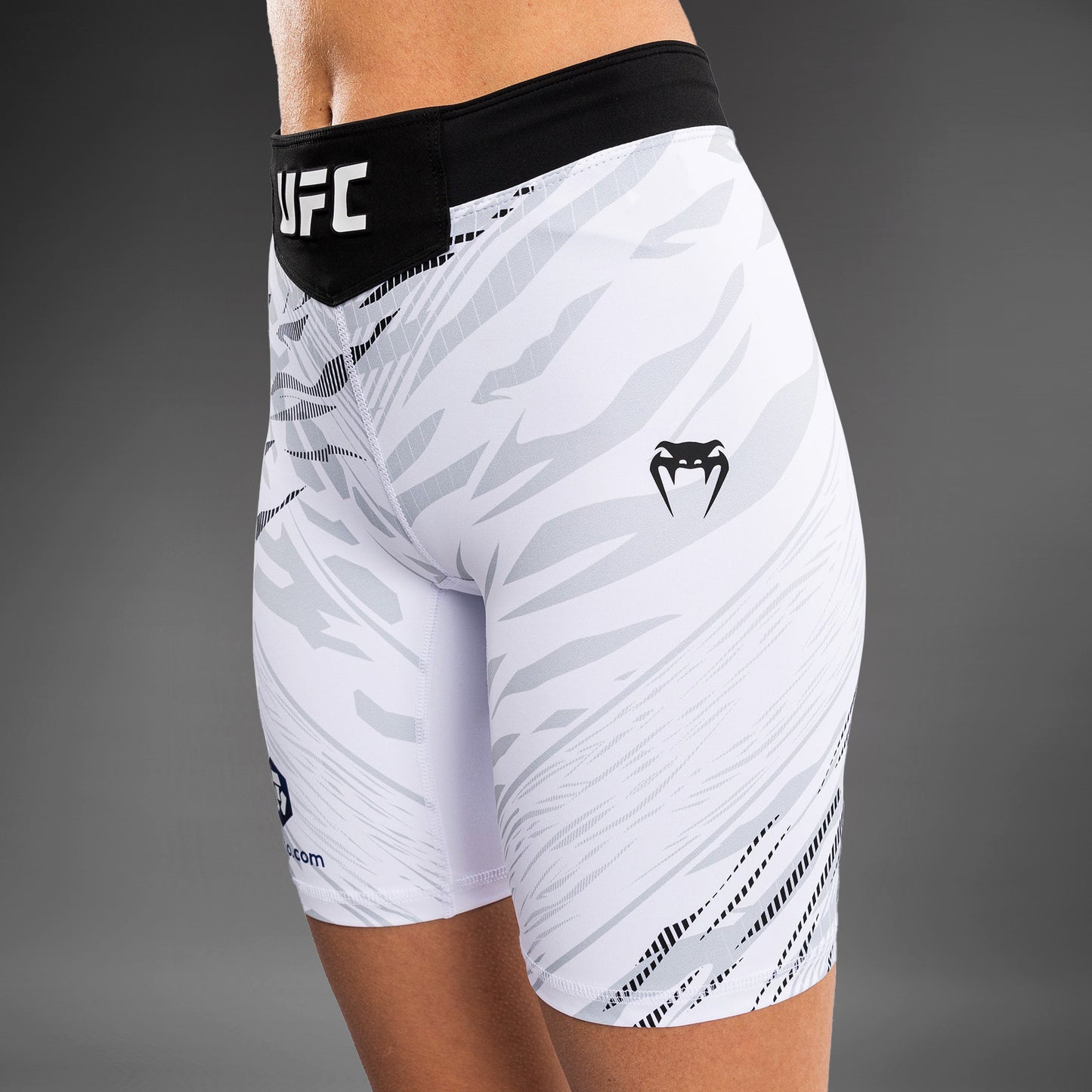 UFC Fusion by Venum Authentic Fight Night Vale Tudo Shorts voor Dames - Lang Fit - Wit