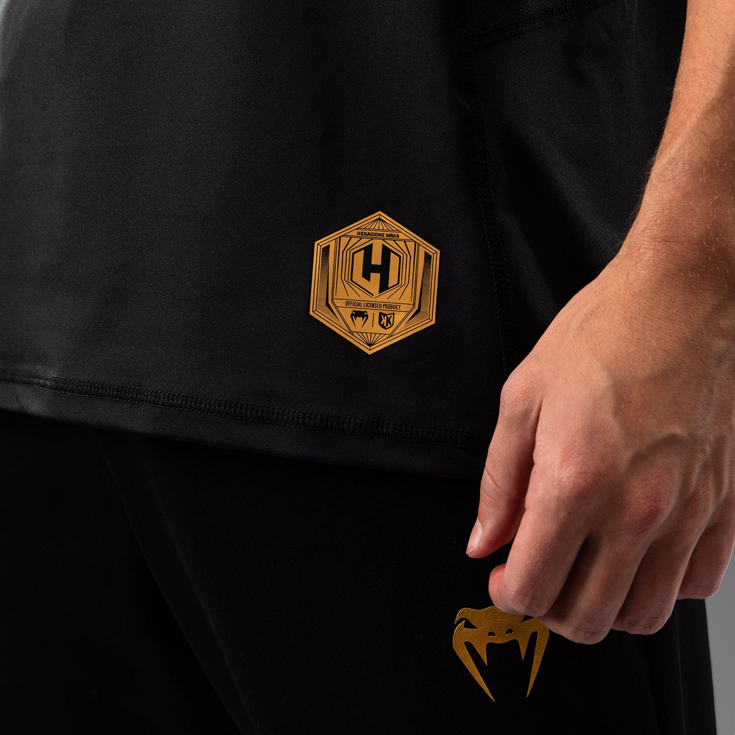 FK x Venum Hexagone MMA T-shirt - Zwart/Goud