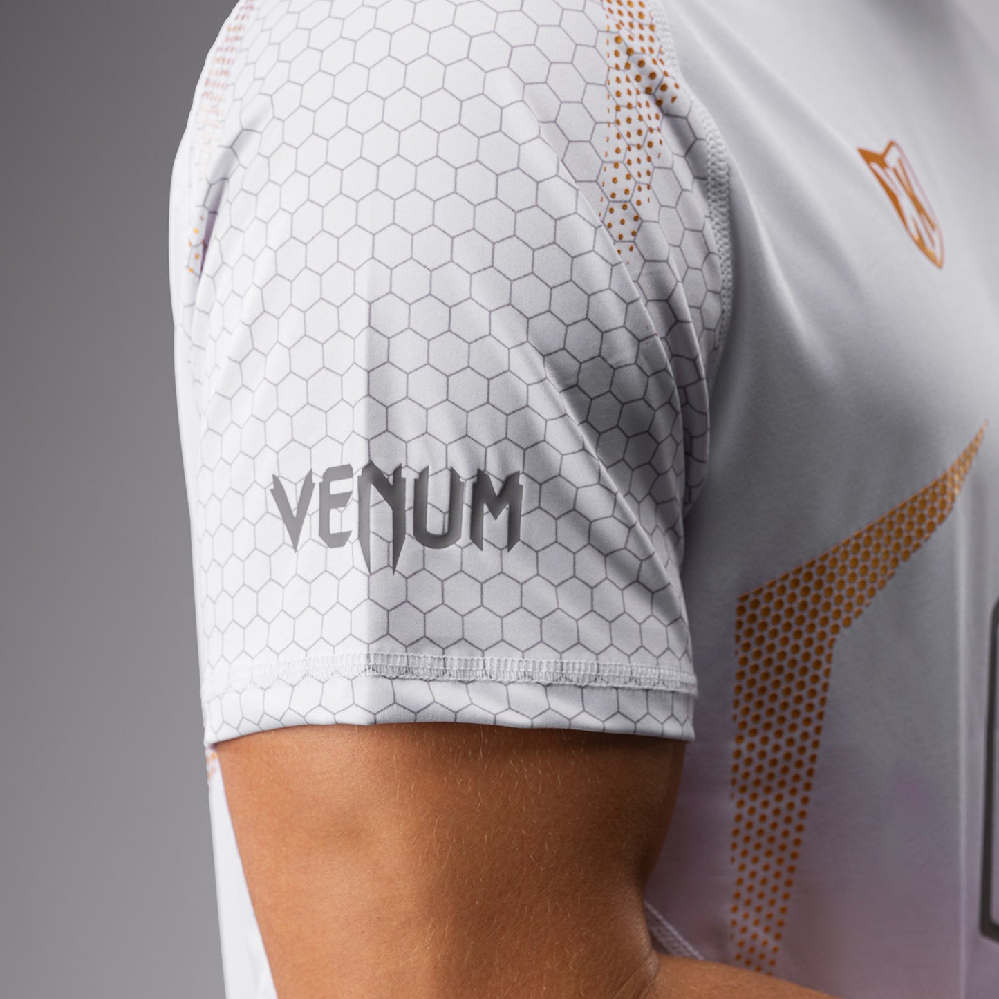 FK x Venum Hexagone MMA T-shirt - Wit/Goud