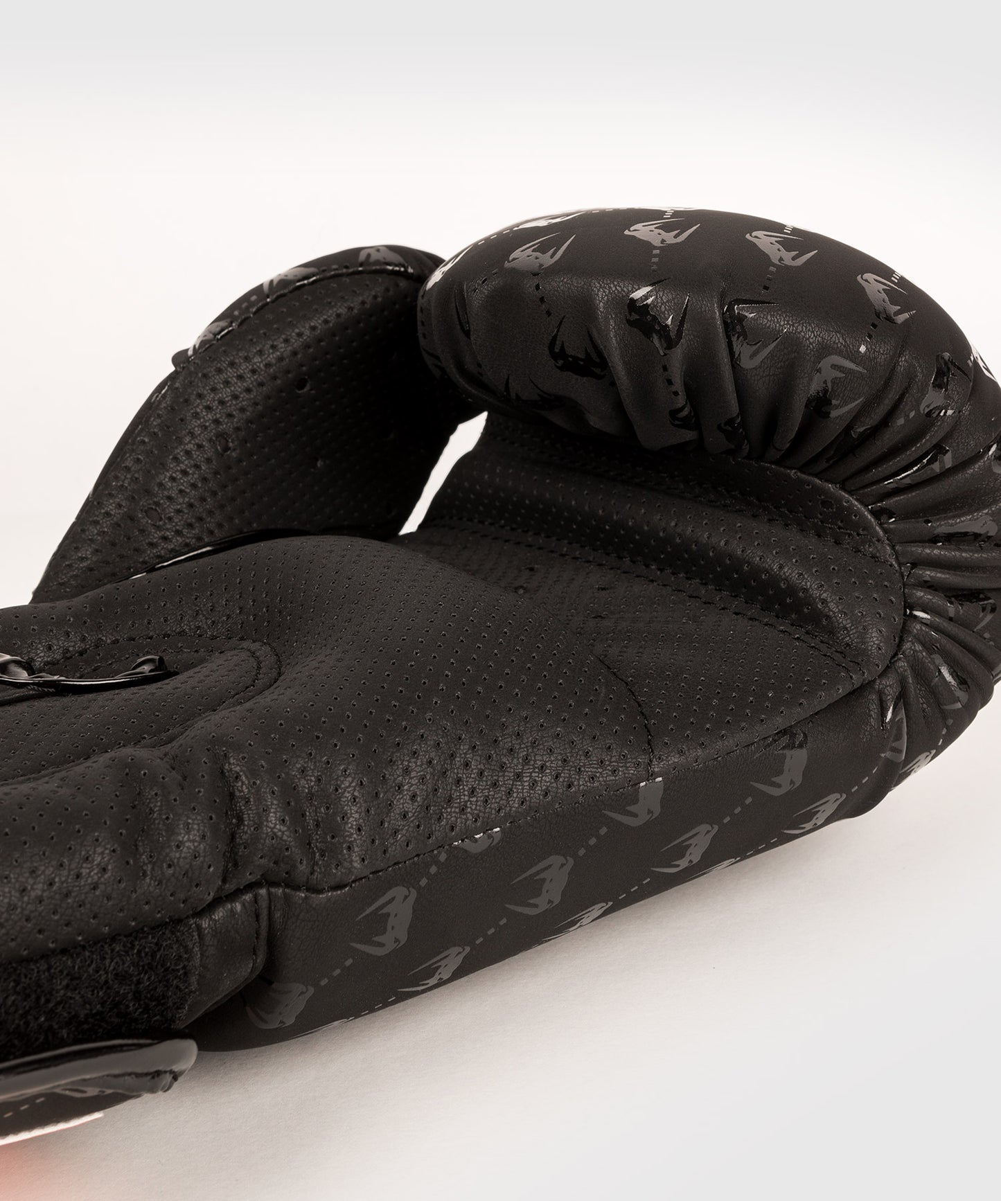 Venum Impact Monogram Bokshandschoenen - Zwart/Roze Goud