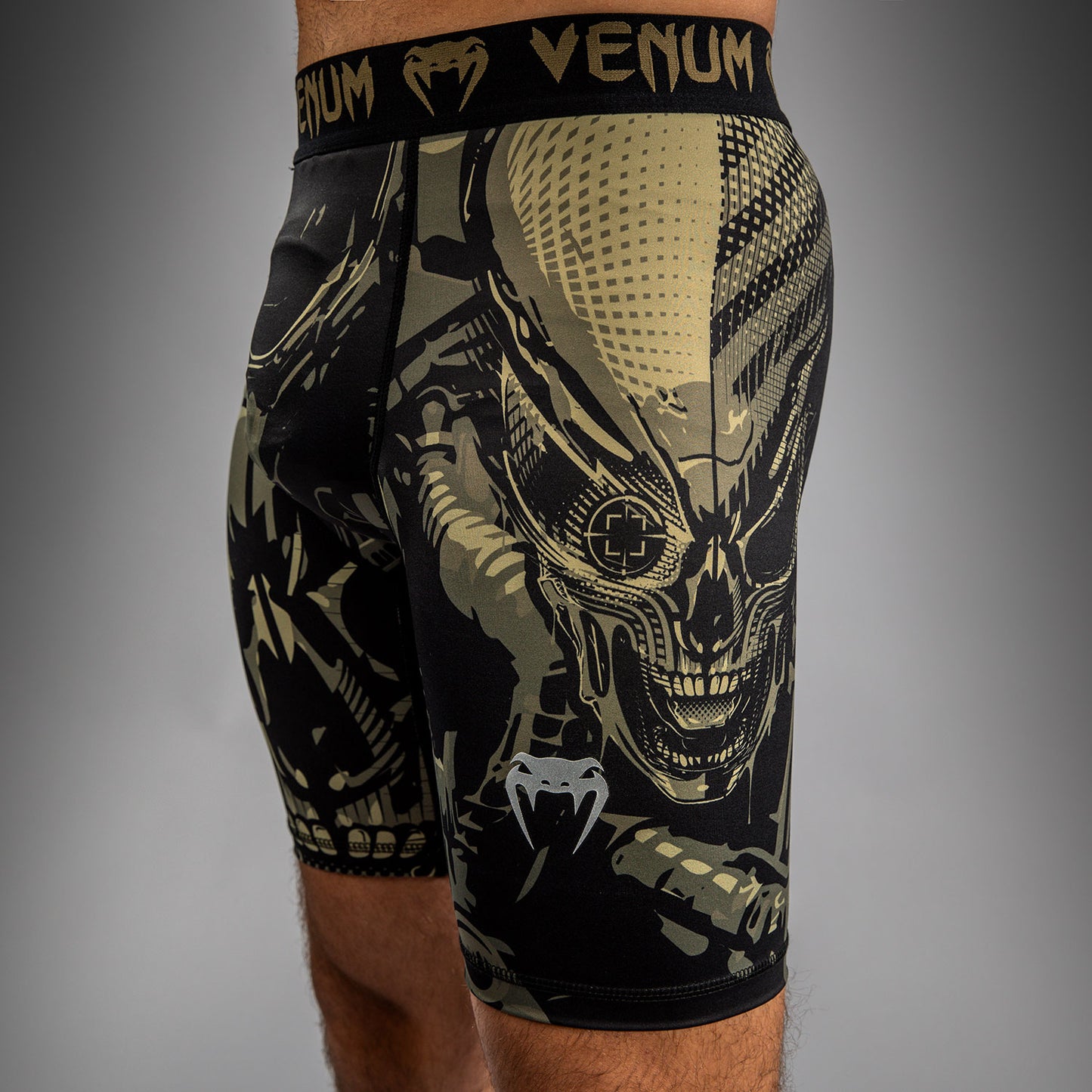 Venum Invader Vale Tudo Shorts - Zwart/Zand