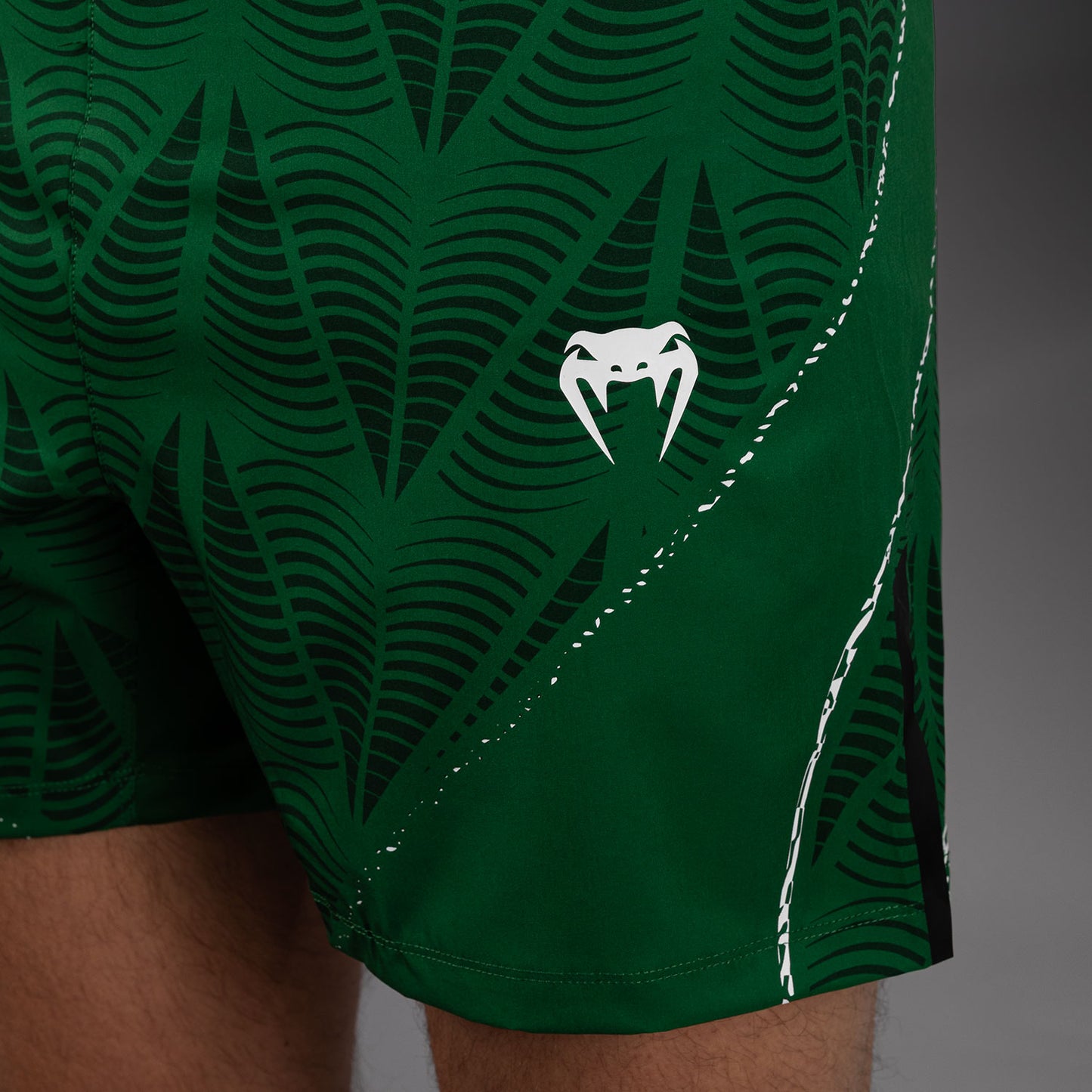 UFC Zenith by Venum Authentic Fight Night Short Fit Fight Short Heren - Groen