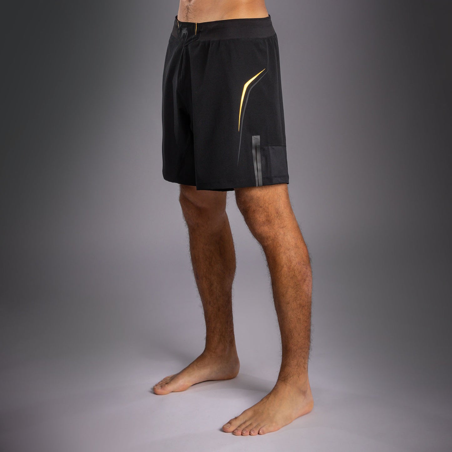 Venum G-Core Fightshorts - Zwart/Goud