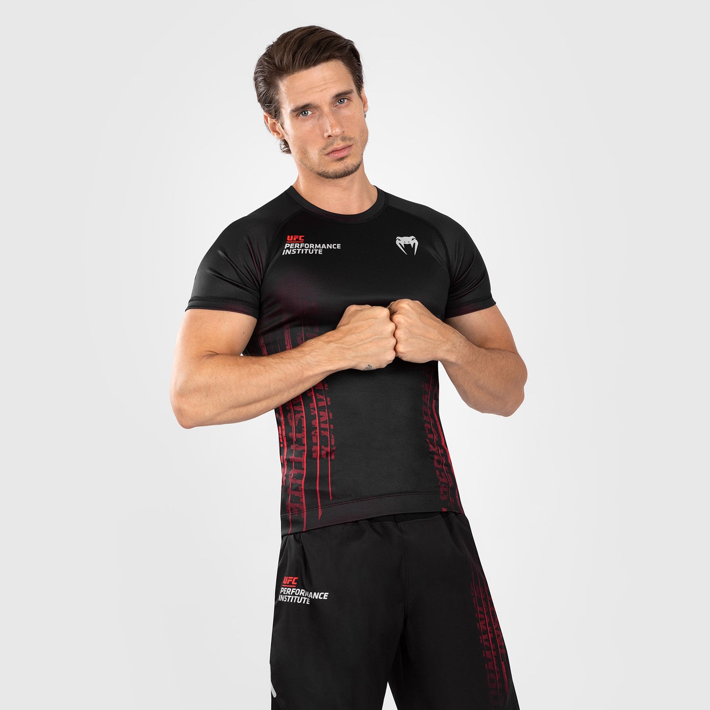 UFC Venum Performance Institute 2.0 Heren Rashguard met korte mouwen - Zwart/Rood