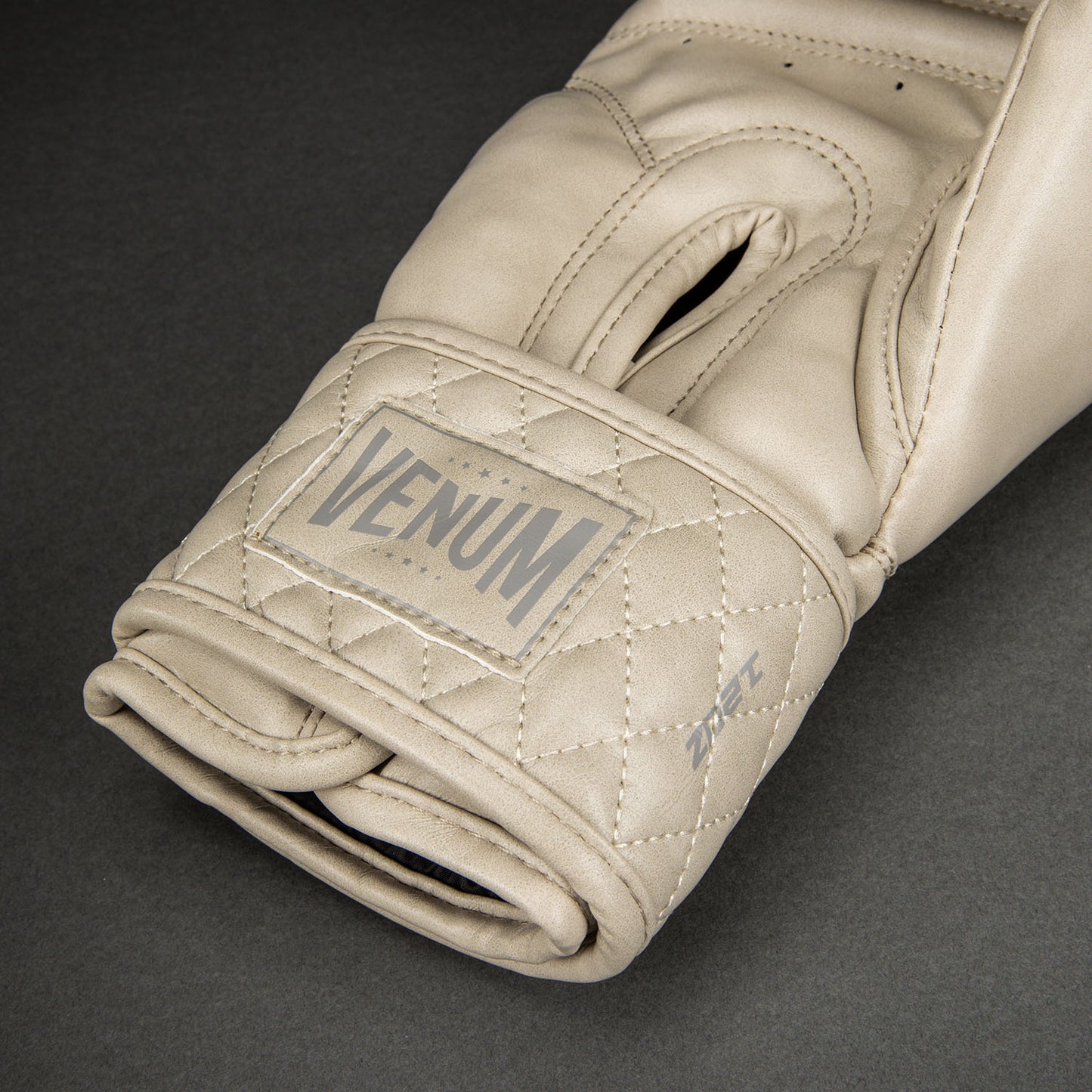 Venum Impact Classic Bokshandschoenen – Ivoor