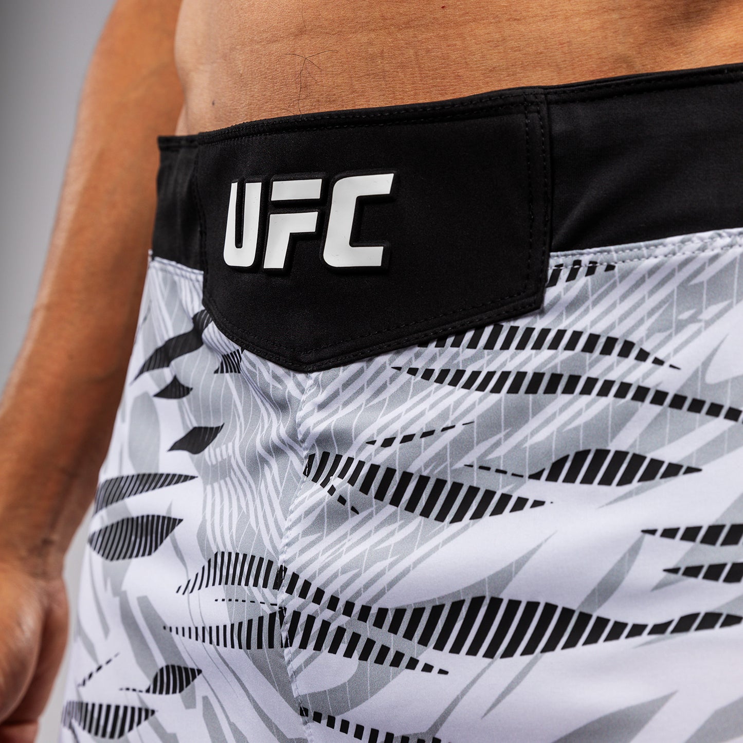 UFC Fusion by Venum Authentic Fight Night Fight Shorts voor Heren - Kort Fit - Wit