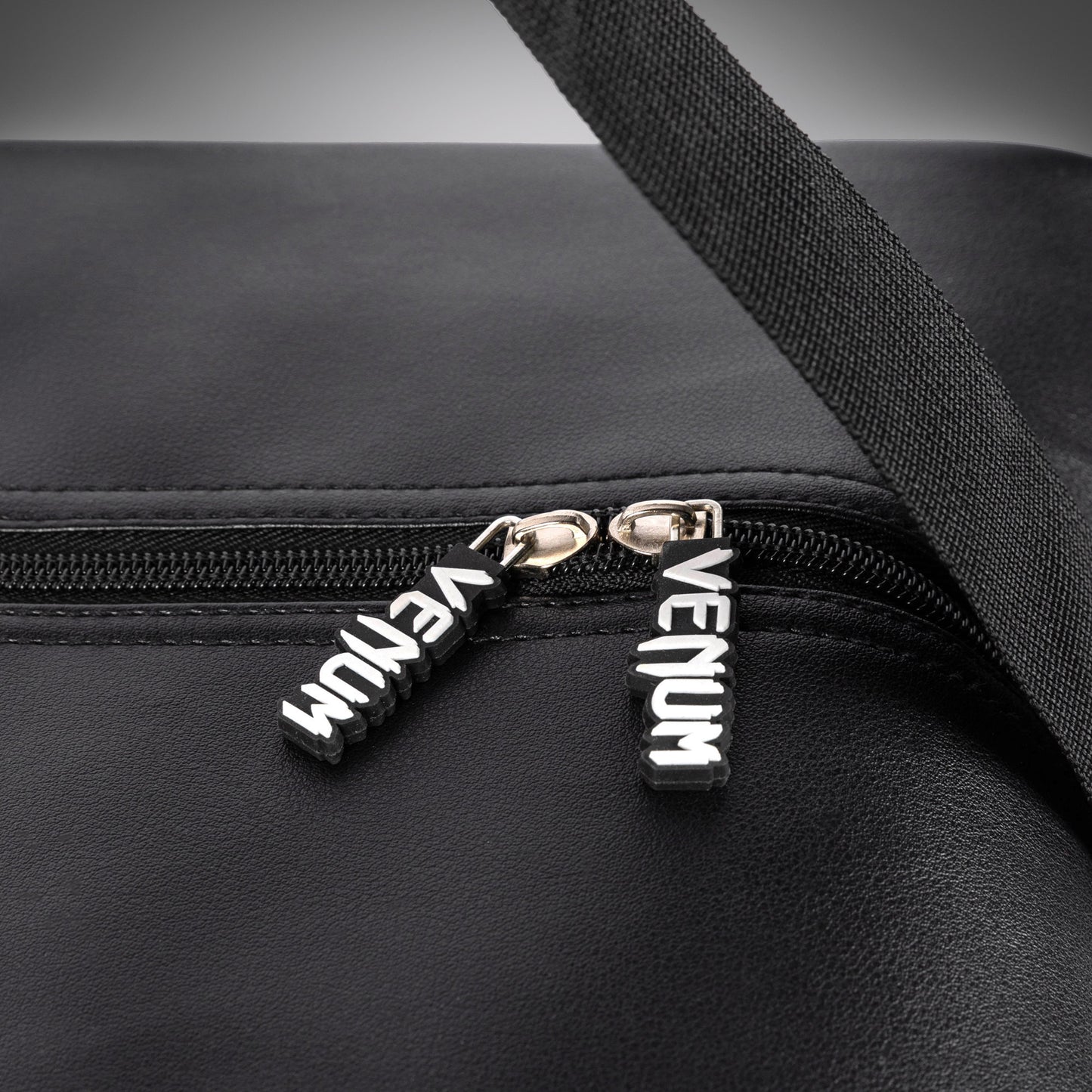 Venum Sporttas – Zwart/Wit
