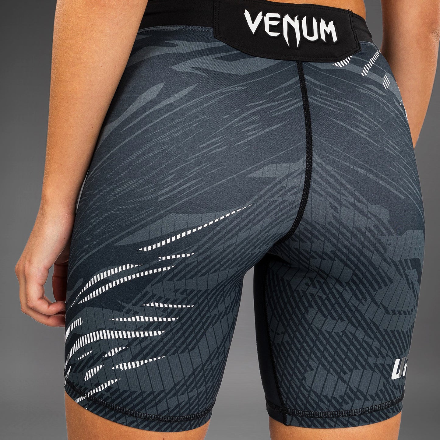 UFC Fusion by Venum Authentic Fight Night Vale Tudo Shorts voor Dames - Lang Fit - Zwart
