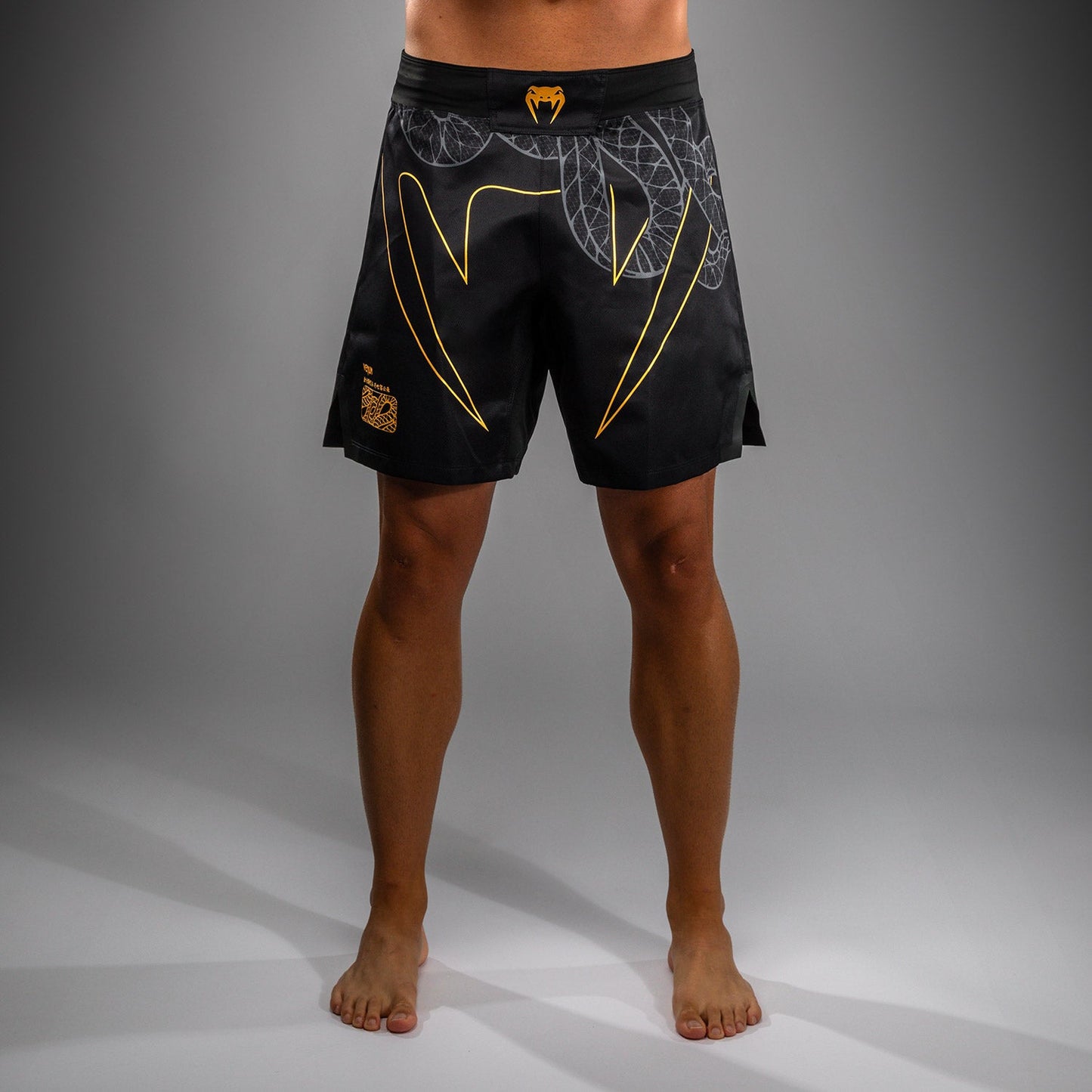 Venum Serpenti Fight Shorts – Zwart/Zilver/Goud