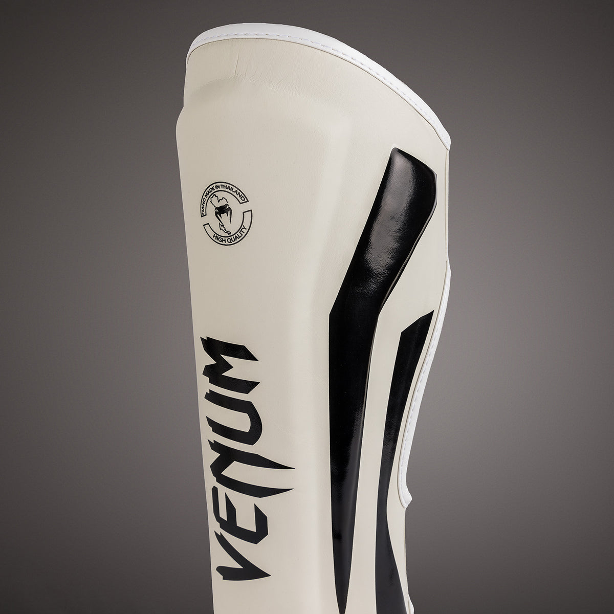 Venum Elite scheenbeschermers - Wit/Zwart