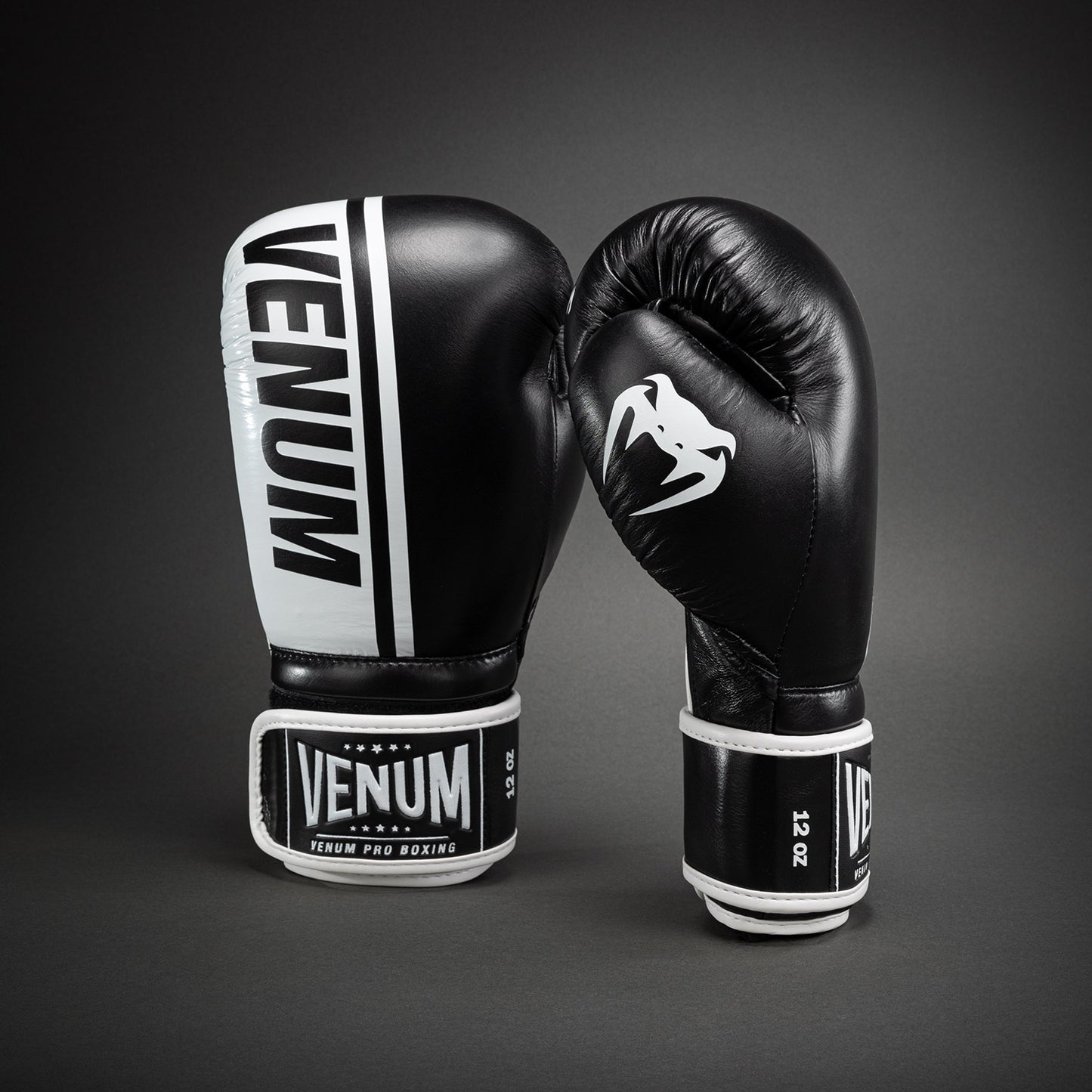 Venum Shield Pro bokshandschoenen met klittenband - zwart/wit