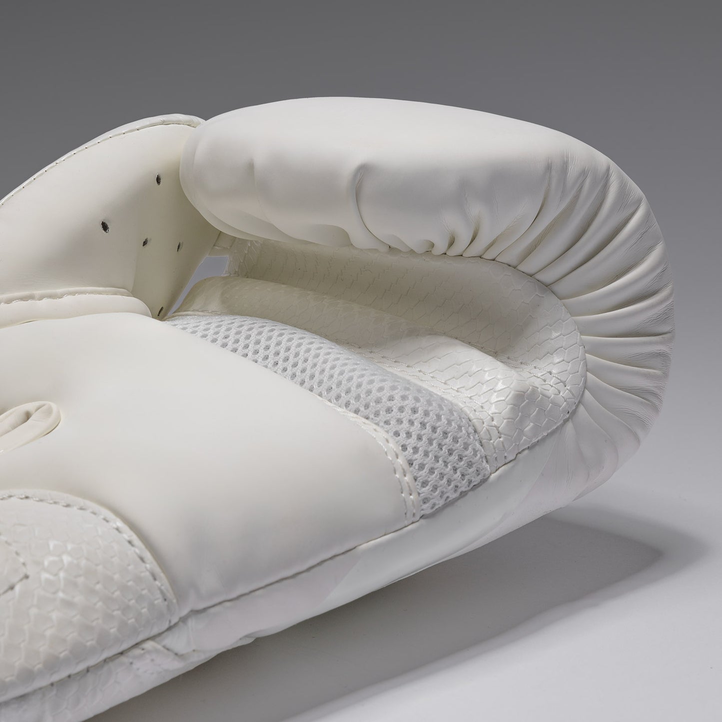 Venum Challengers 4.0 Scales Bokshandschoenen – Ivoor