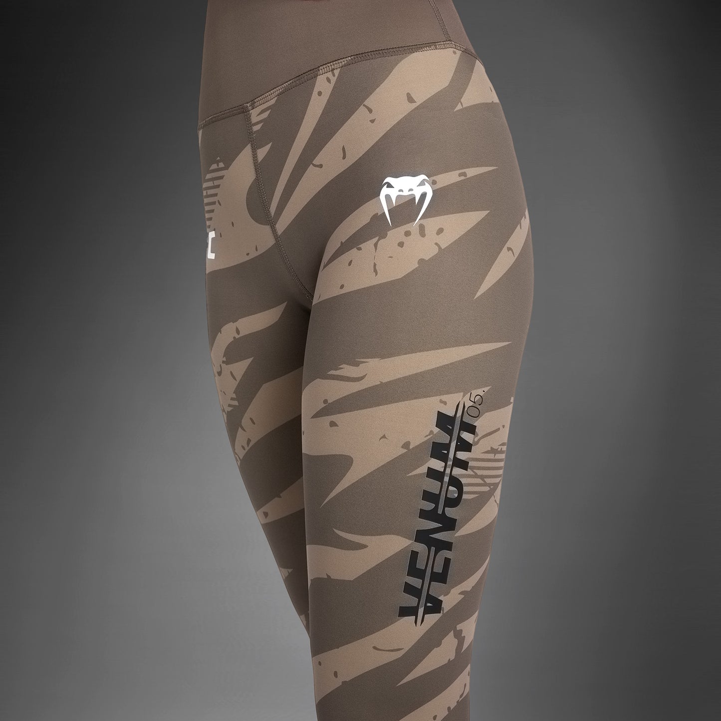 UFC Adrenaline De Venum Fight Week Prestatie Legging Voor Vrouwen - Desert Camo