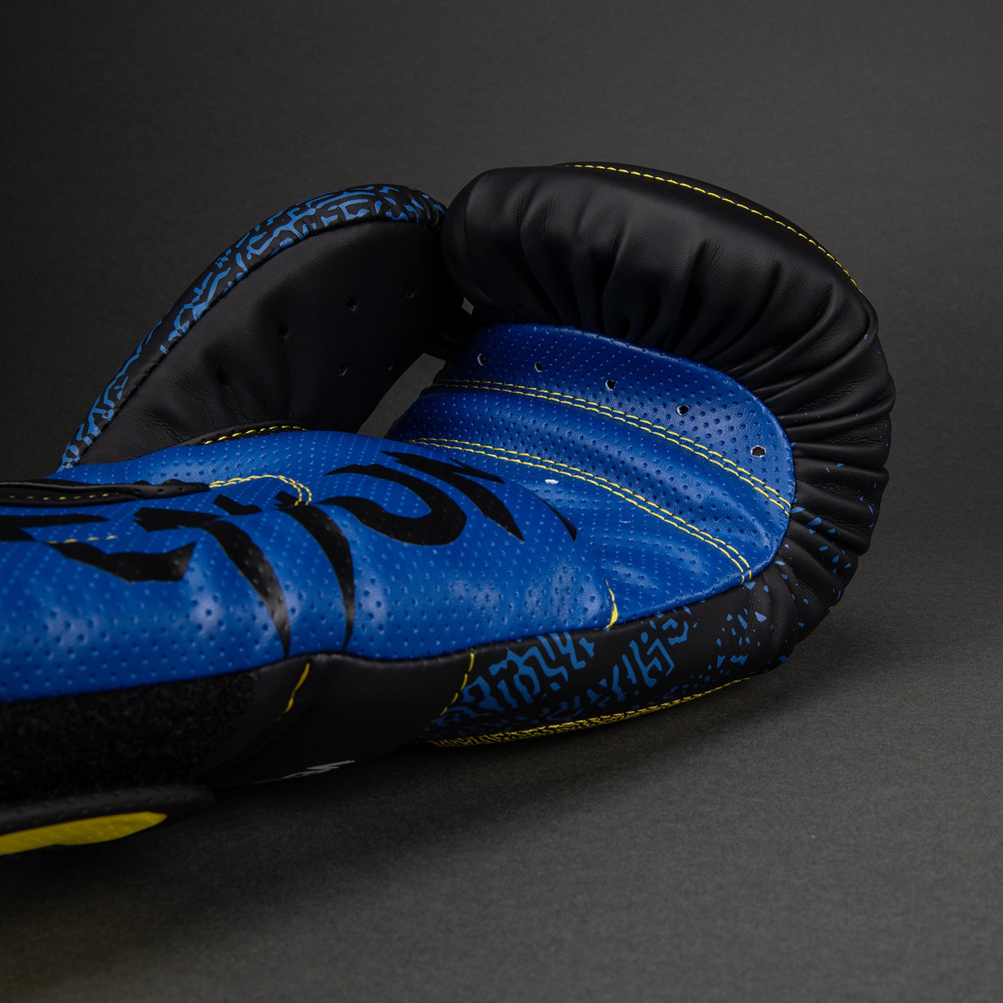 Venum x TEKKEN 8 Bokshandschoenen - King - Zwart/Geel