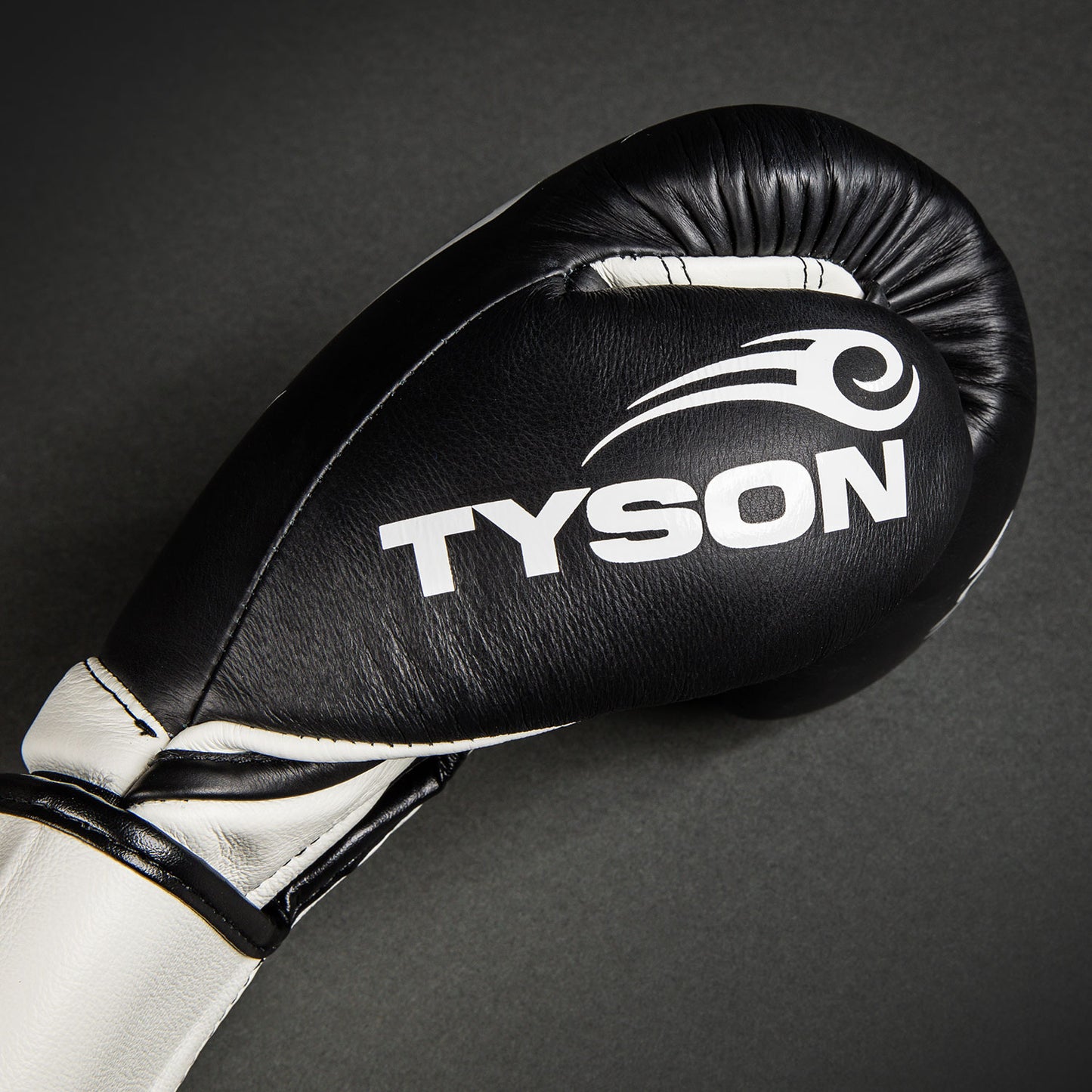 Venum Giant 2.0 Mike Tyson Pro Bokshandschoenen - Diep Zwart/Optisch Wit