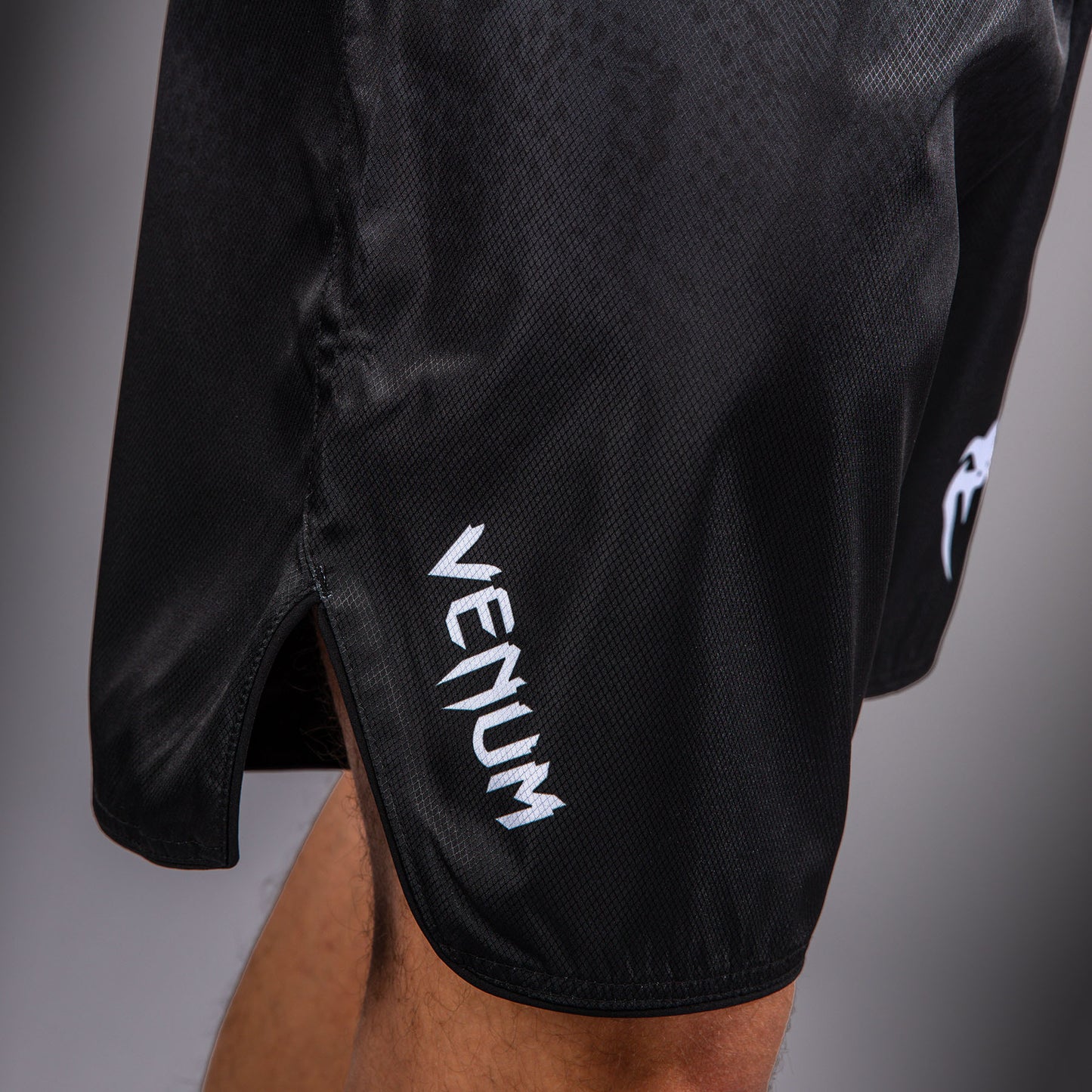 Venum Black Viper Fightshort – Zwart