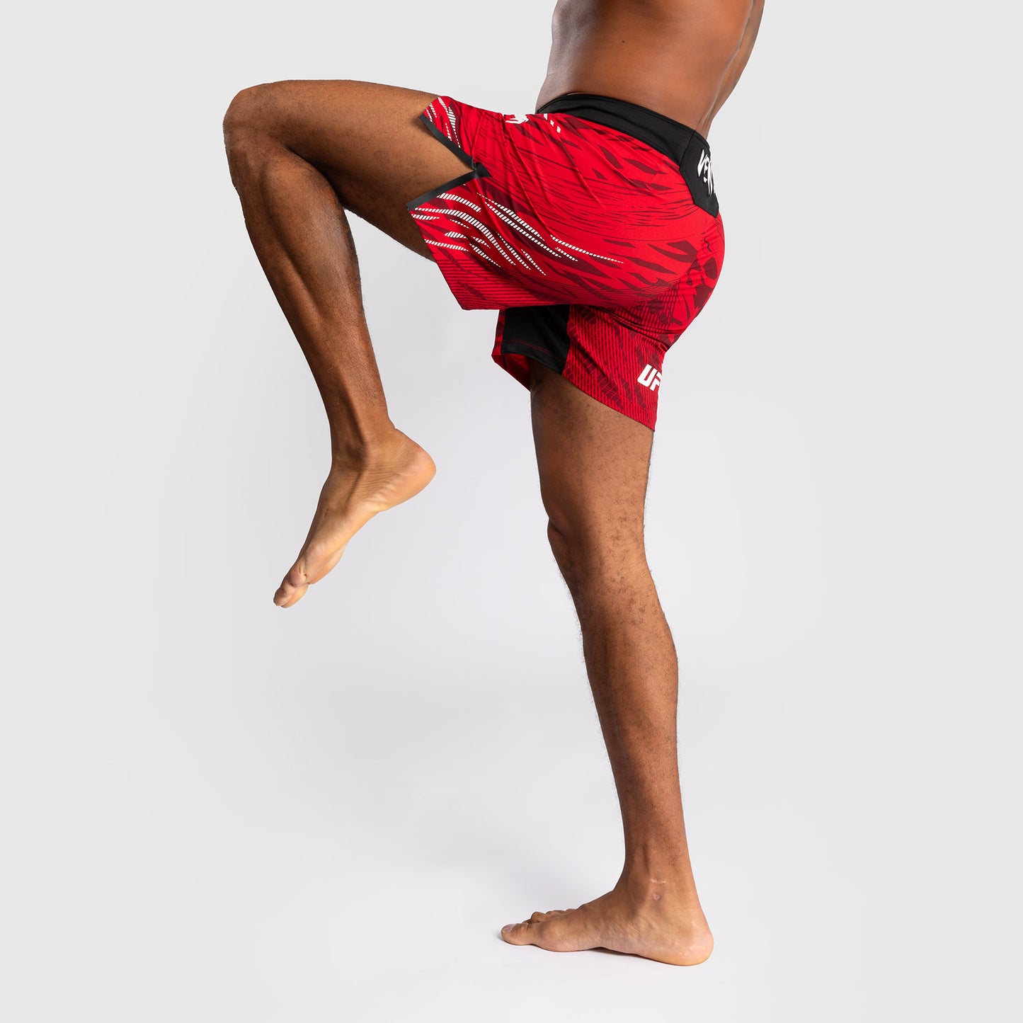UFC Fusion by Venum Personalized Authentic Fight Night Fight Shorts voor Heren - Kort Fit - Rood