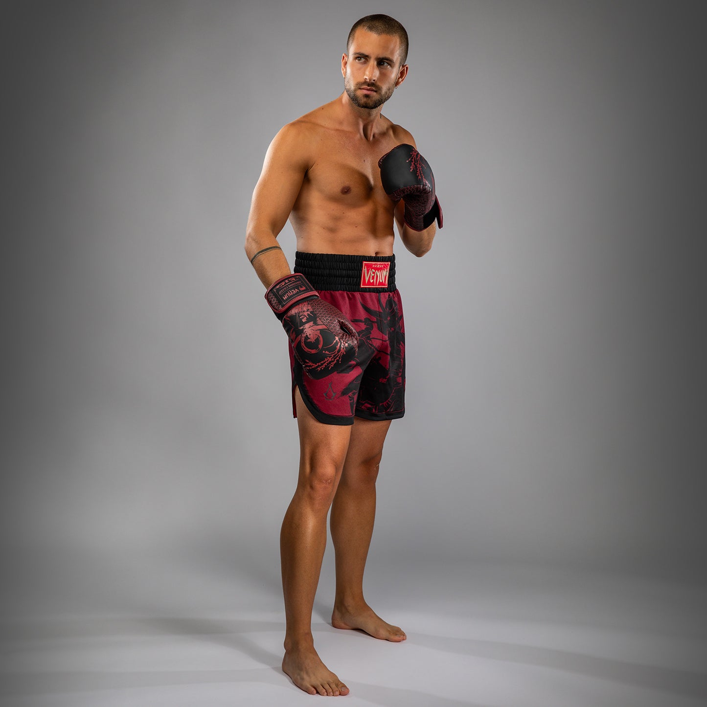 Venum x Assassin’s Creed Shadows Bokshorts voor Mannen - Bordeau/ Zwart