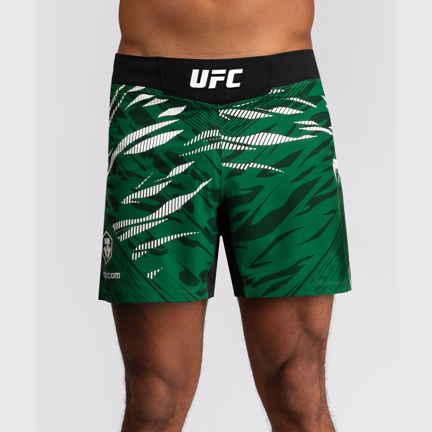 UFC Fusion by Venum Personalized Authentic Fight Night Fight Shorts voor Heren - Kort Fit - Groen