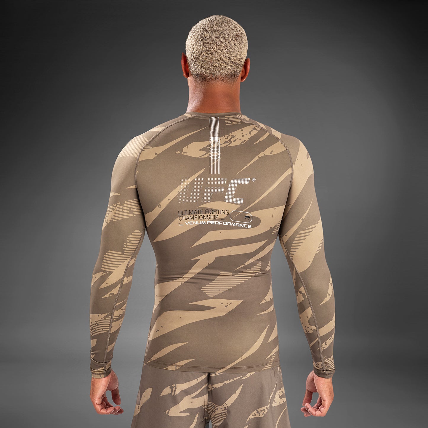 UFC Adrenaline By Venum Fight Week Prestatie Rashguard Met Lange Mouwen - Desert Camo
