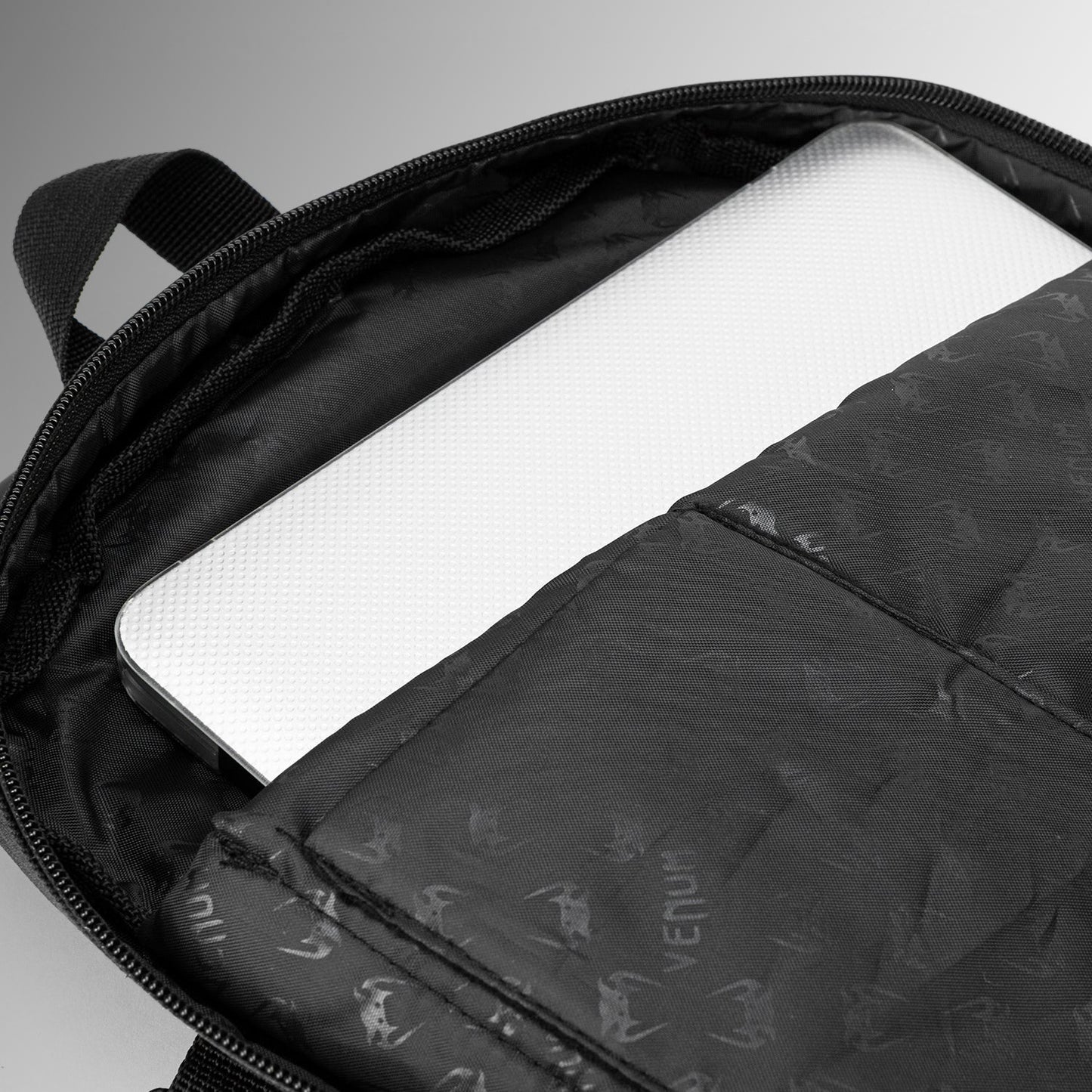 Venum Challenger Pro Evo Rugzak (20-25L) – Kaki/Zwart