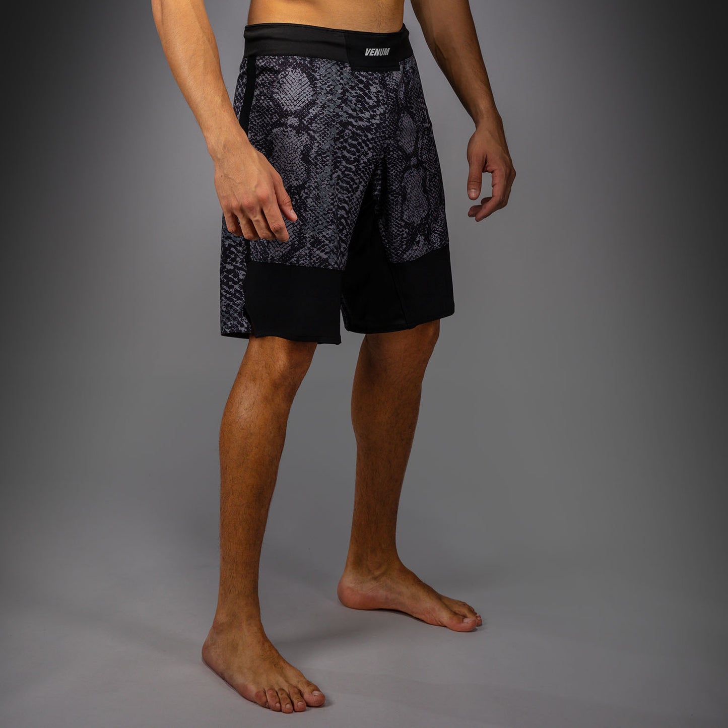 Venum G-Fit Scales Fightshorts – Zwart/Antracietgrijs
