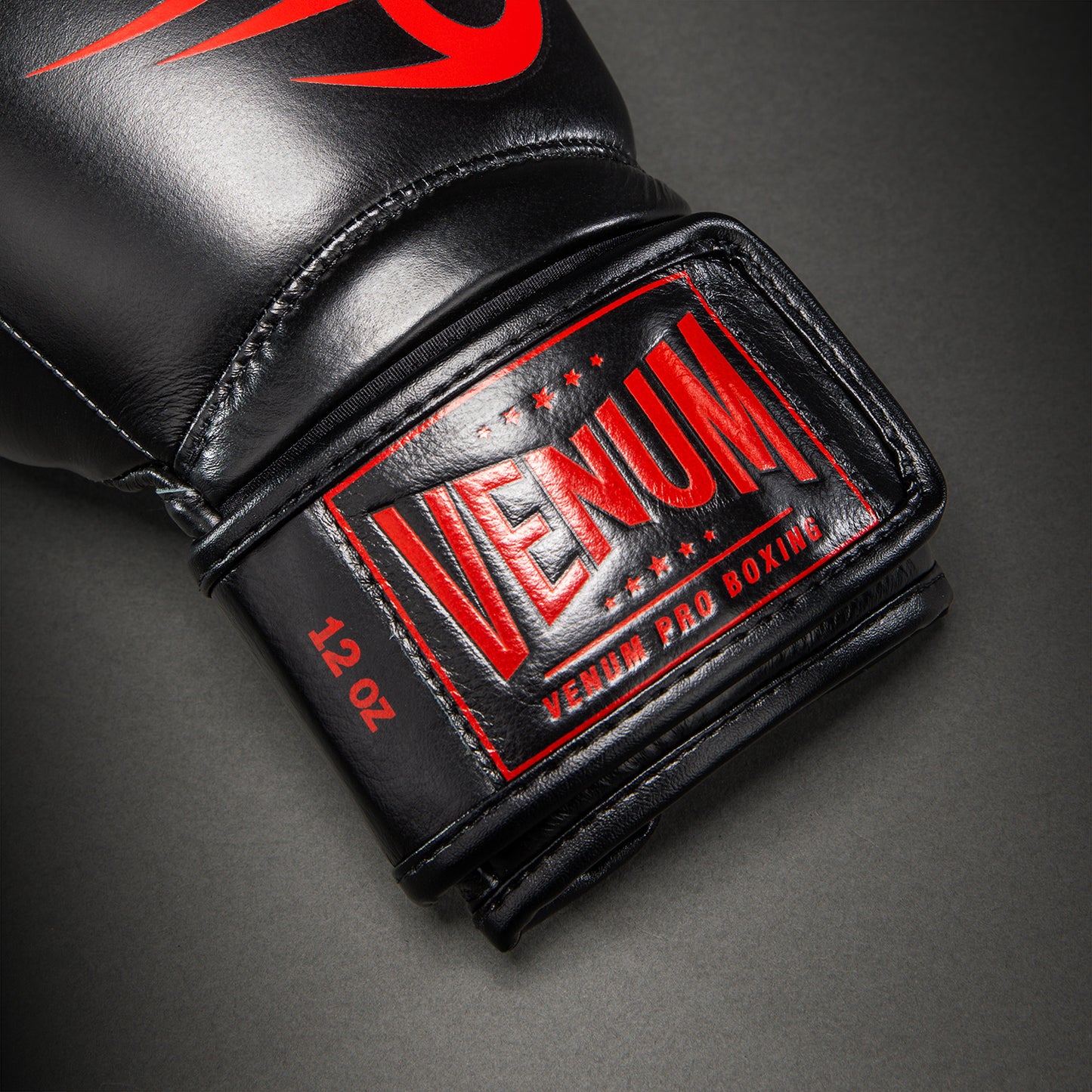 Venum Giant 2.0 Mike Tyson Pro Bokshandschoenen – Zwart/Rood