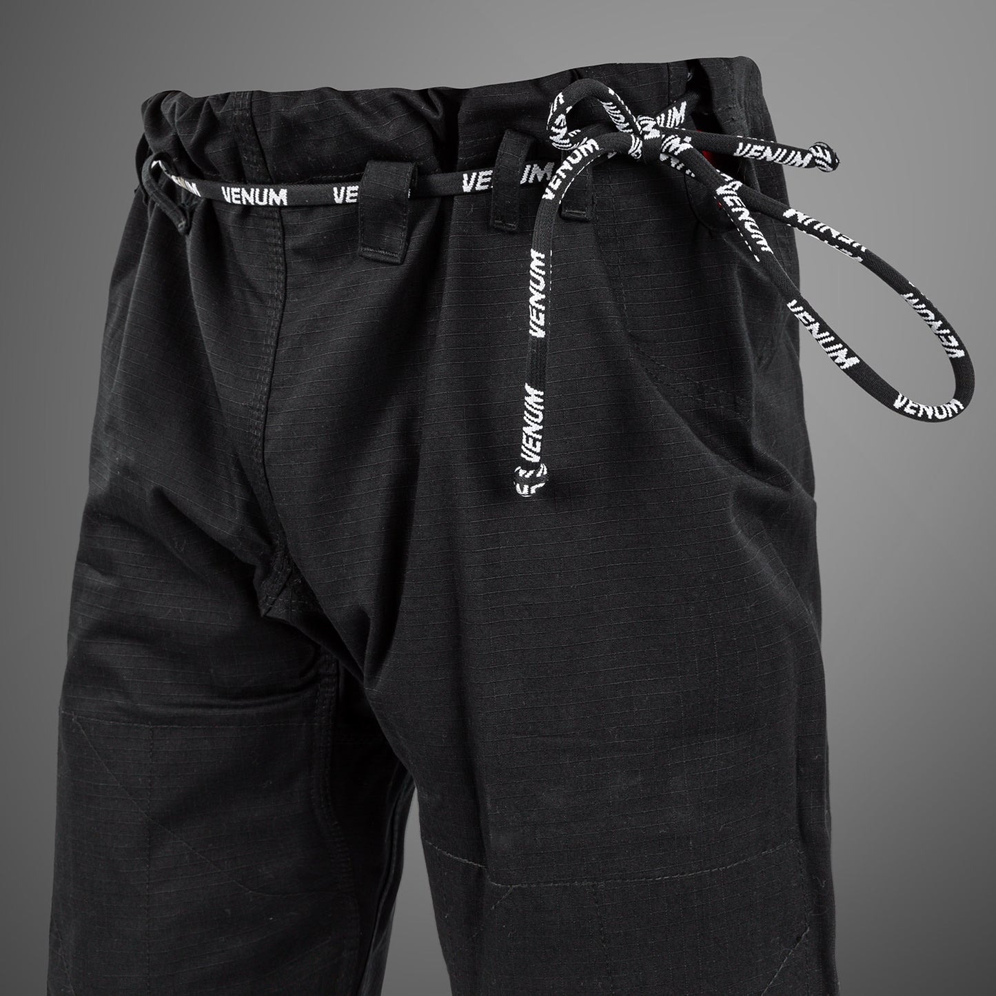 Venum x Assassin’s Creed Shadows BJJ Gi - Bourgondië/Zwart