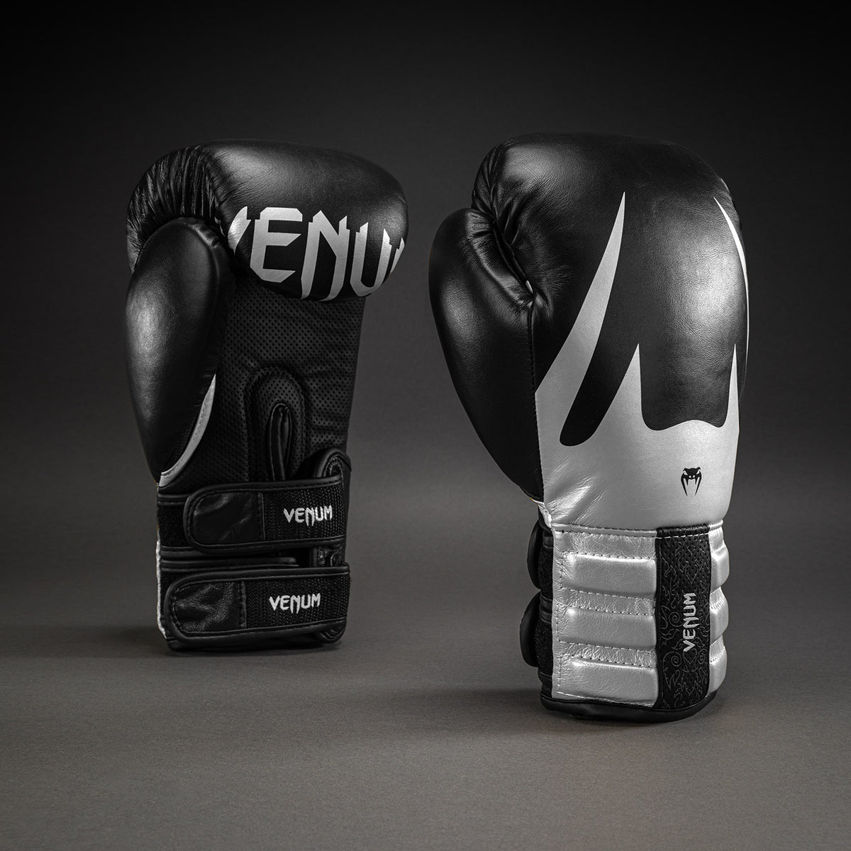 Venum Reverso Bokshandschoenen – Zwart/Zilver