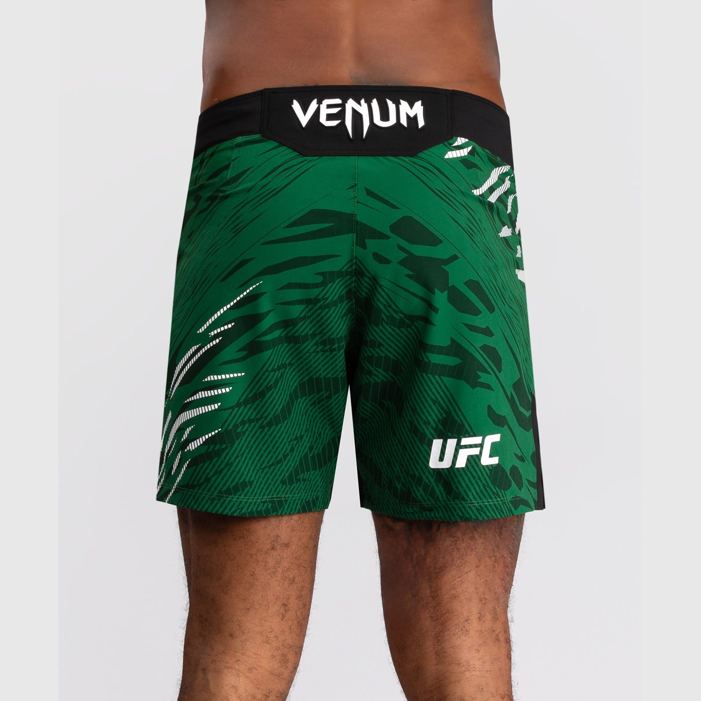 UFC Fusion by Venum Personalized Authentic Fight Night Fight Shorts voor Heren - Kort Fit - Groen