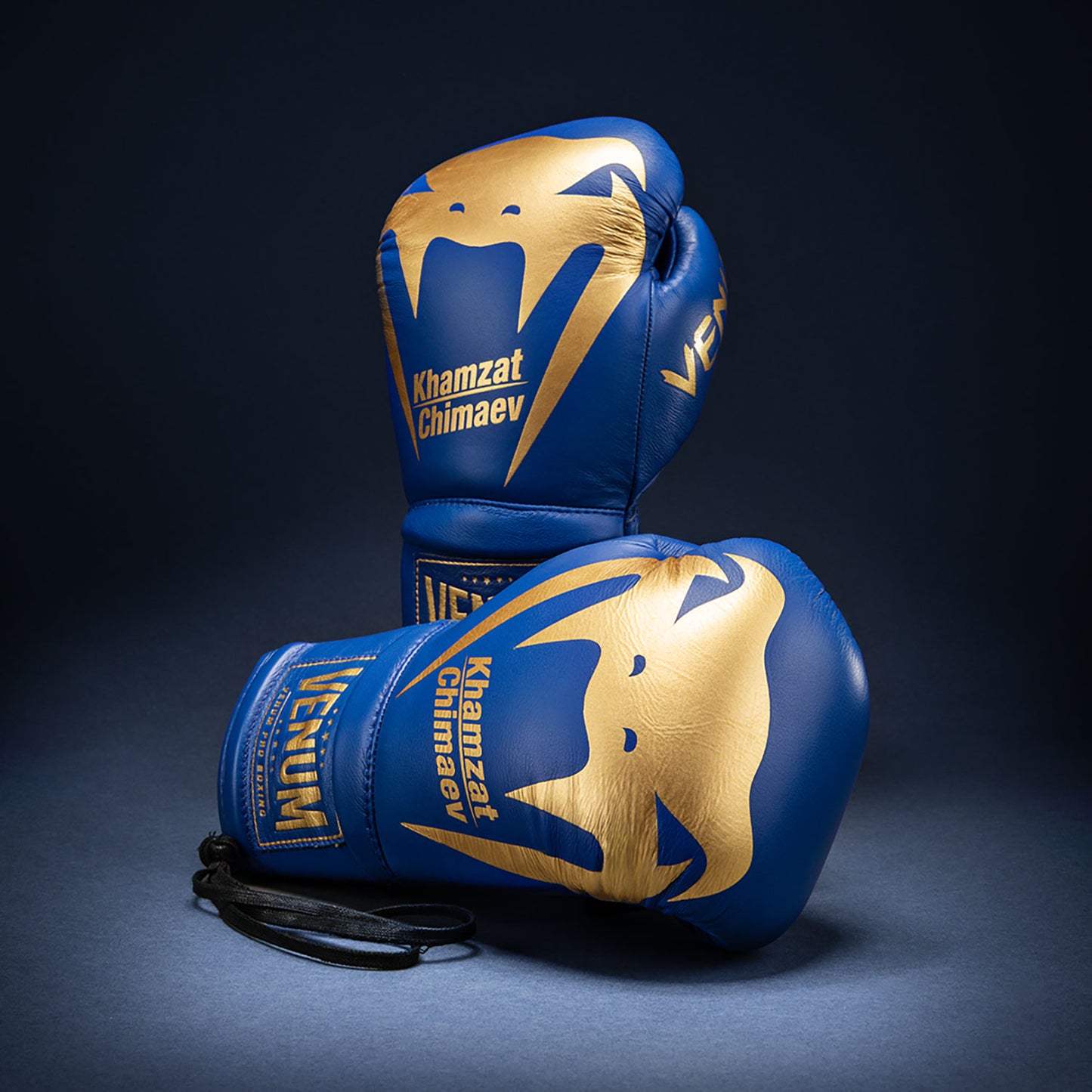 Venum Giant 2.0 Khamzat Chimaev Pro bokshandschoenen - Blauw goud