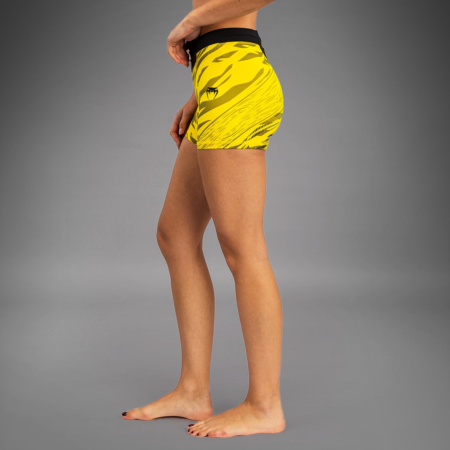 UFC Fusion by Venum Authentic Fight Night Vale Tudo Shorts voor Dames - Kort Fit - Geel
