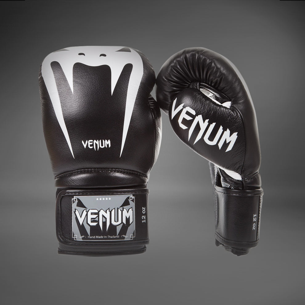 Venum Giant 3.0 Bokshandschoenen - nappaleer Zwart