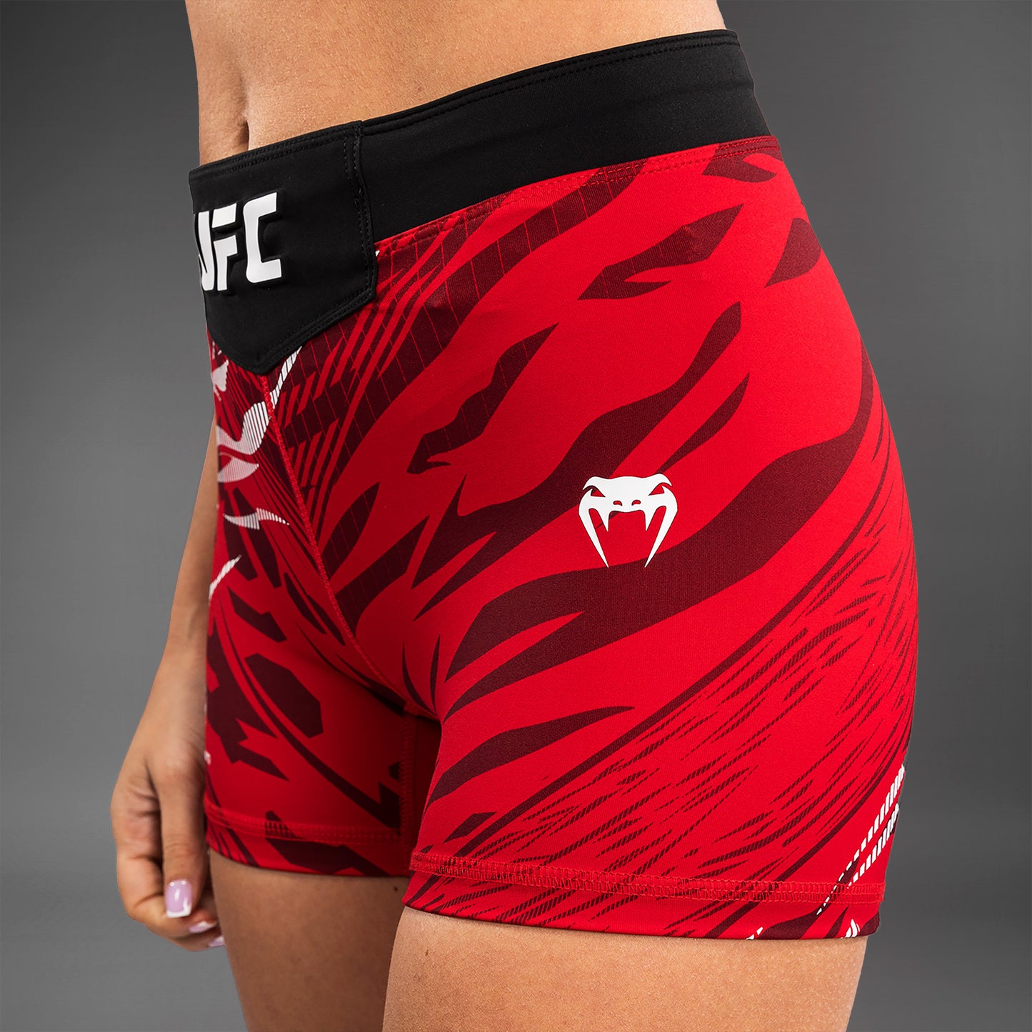 UFC Fusion by Venum Authentic Fight Night Vale Tudo Shorts voor Dames - Kort Fit - Rood