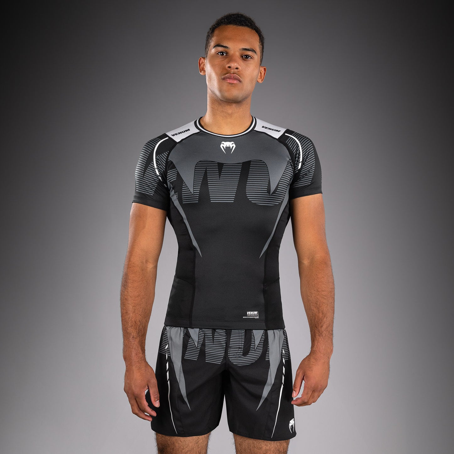 Venum Adrenaline Short Sleeve Rashguard – Zwart/Zilvergrijs
