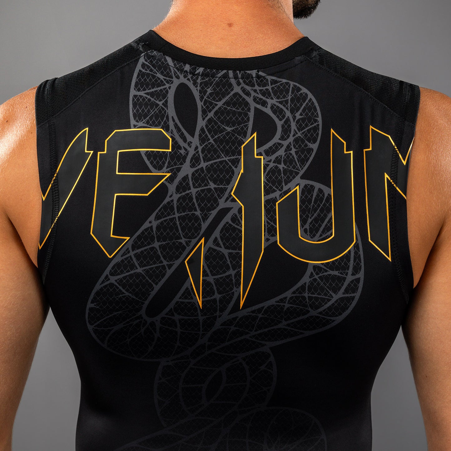 Venum Serpenti Mouwloos Rashguard – Zwart/Zilver/Goud