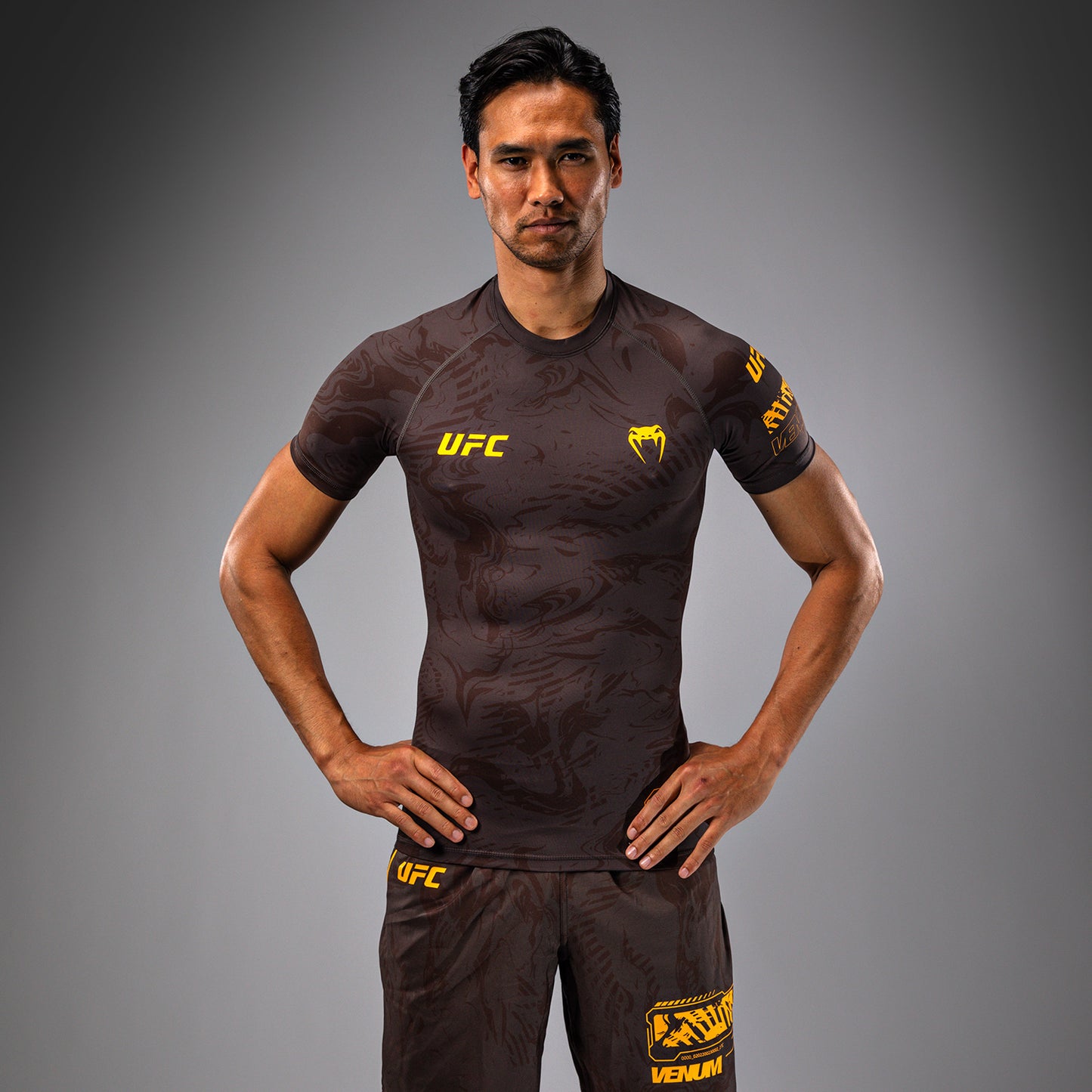 UFC Fusion by Venum Fight Week Performance Rashguard met Korte Mouwen voor Heren - Earthen Brown