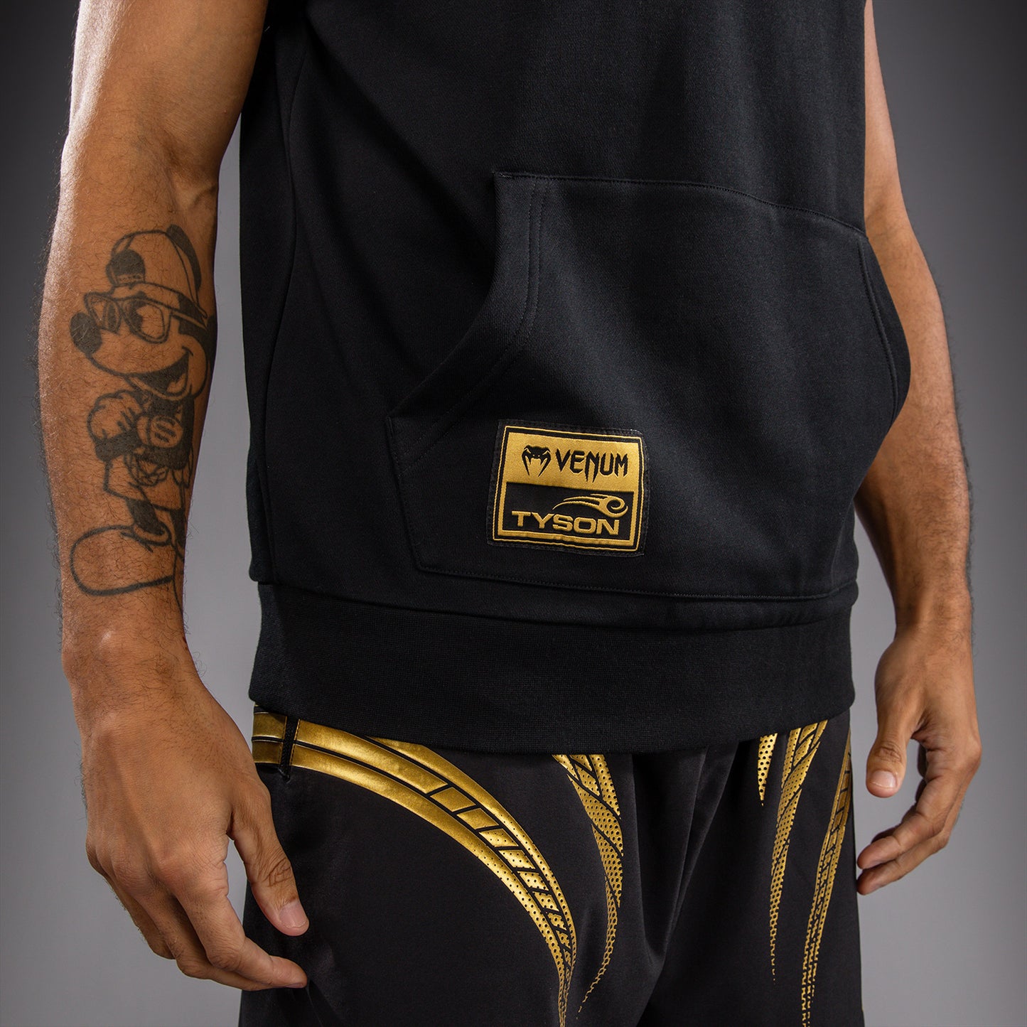 Venum x Mike Tyson Tiger Mouwloze Hoodie - Zwart/Goud